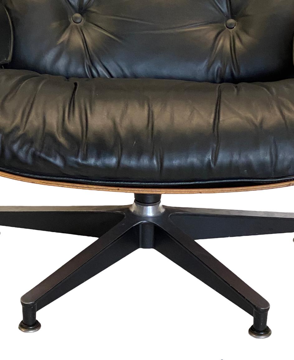 Mid-Century Modern Herman Miller Eames Lounge Chair and Ottoman For Sale