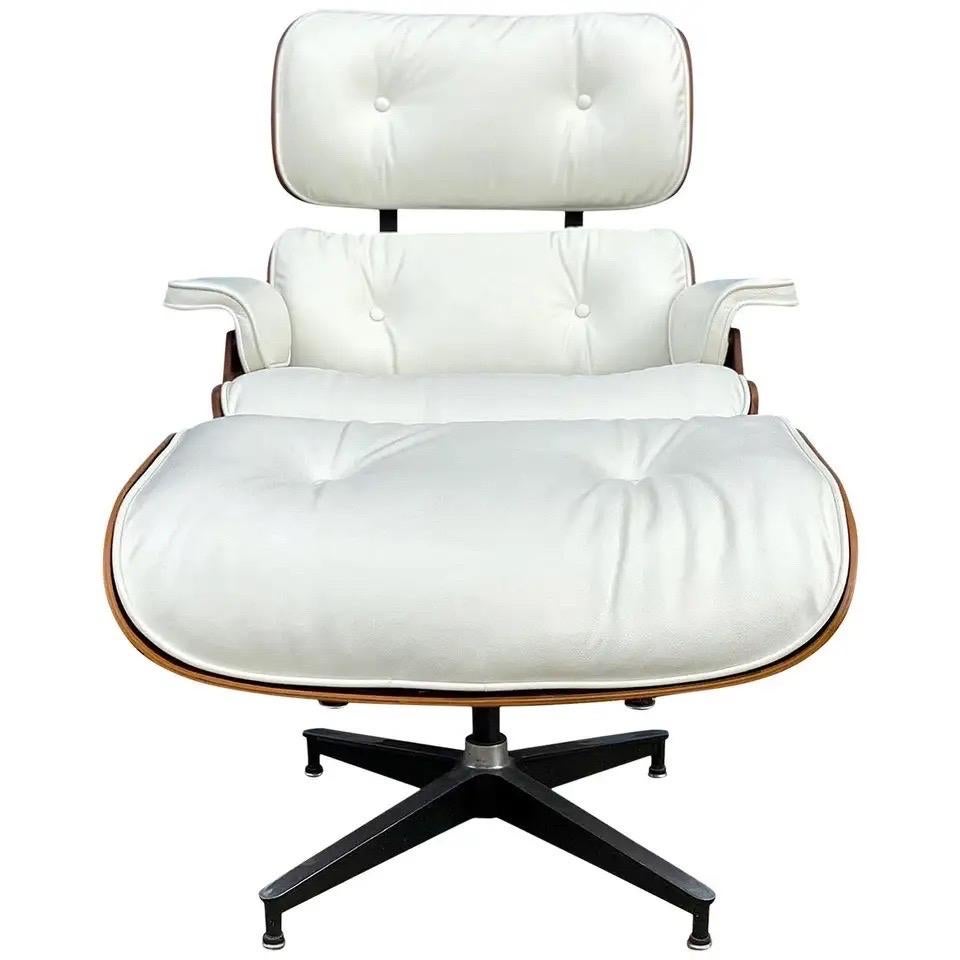Sedia da salotto e ottomana Herman Miller Eames con pelle bianca personalizzata In condizioni buone in vendita a Brooklyn, NY