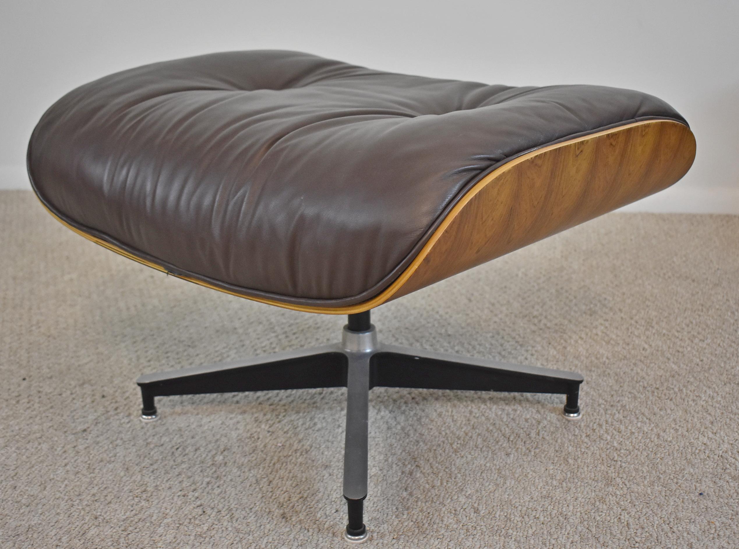 Leather Herman Miller Eames Lounge Chair and Ottoman in Rosewood For Sale