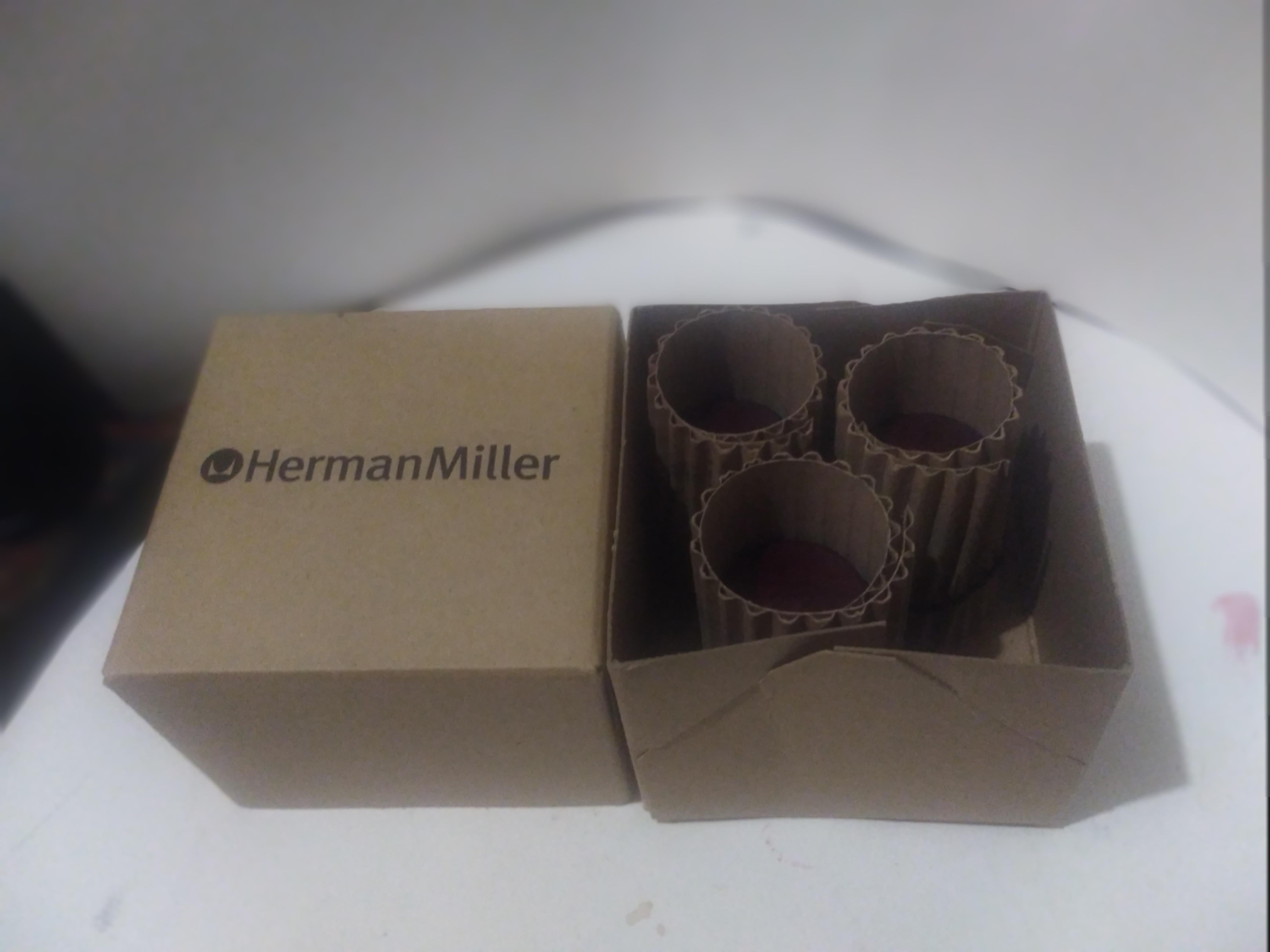 Sgabelli in miniatura Herman Miller Eames in mogano in vendita 1