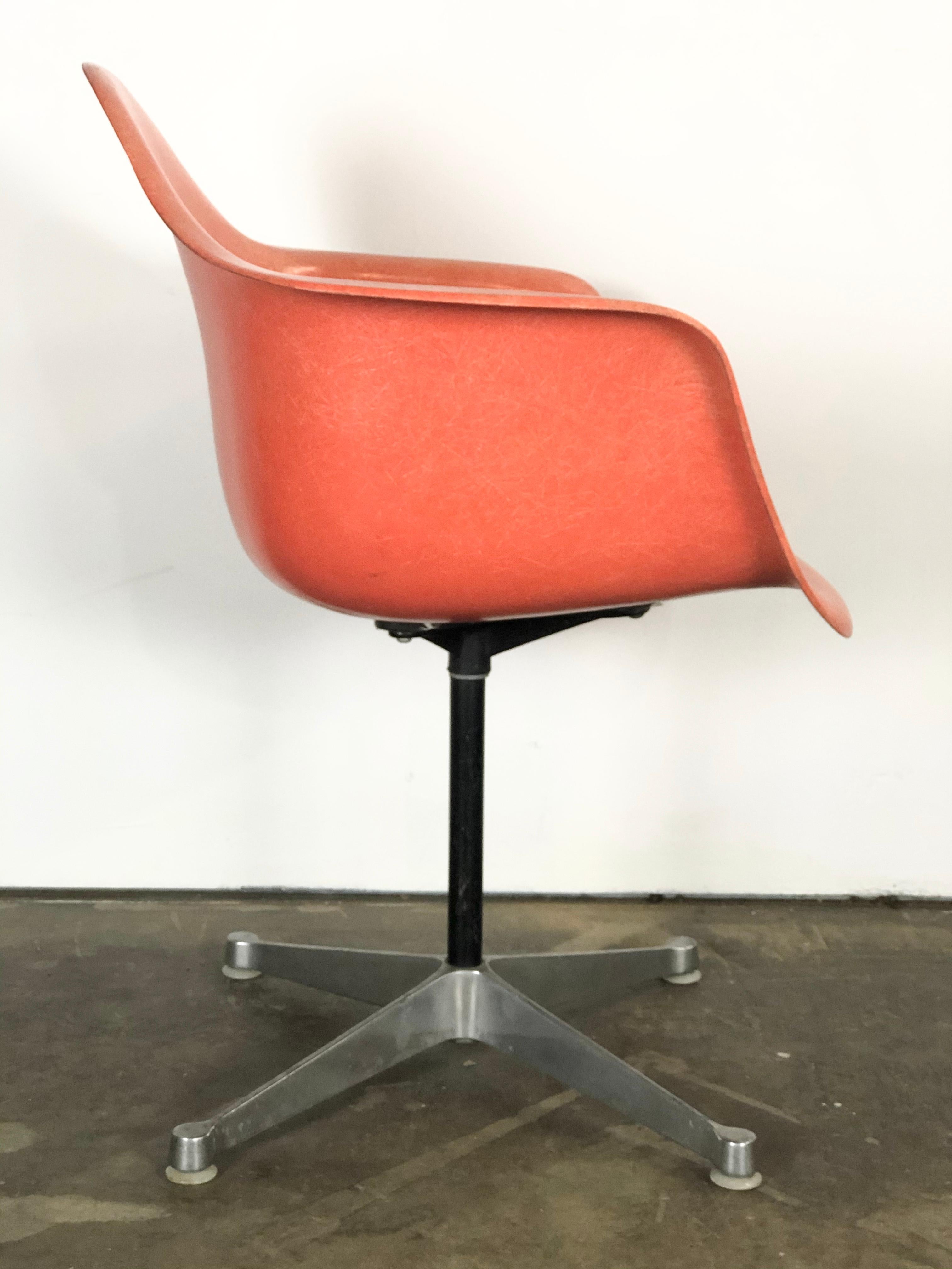 Herman Miller Eames Model PSC Fiberglass Swivel Office Desk Chair 1