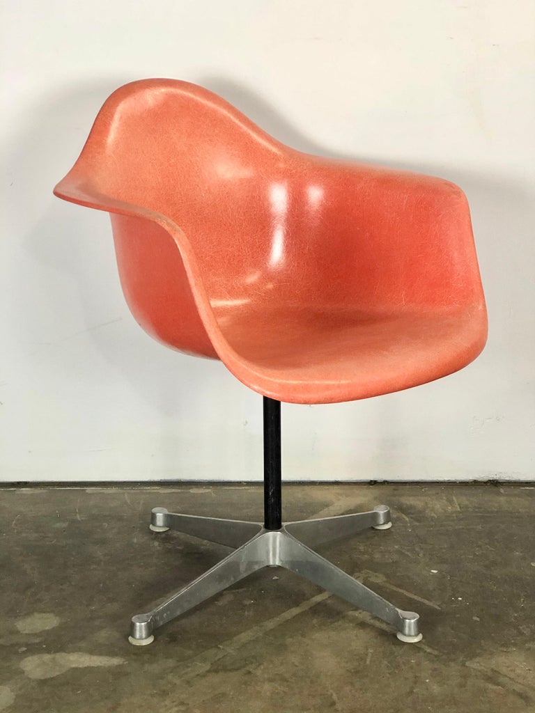 Herman Miller Eames Model PSC Fiberglass Swivel Office Desk Chair at