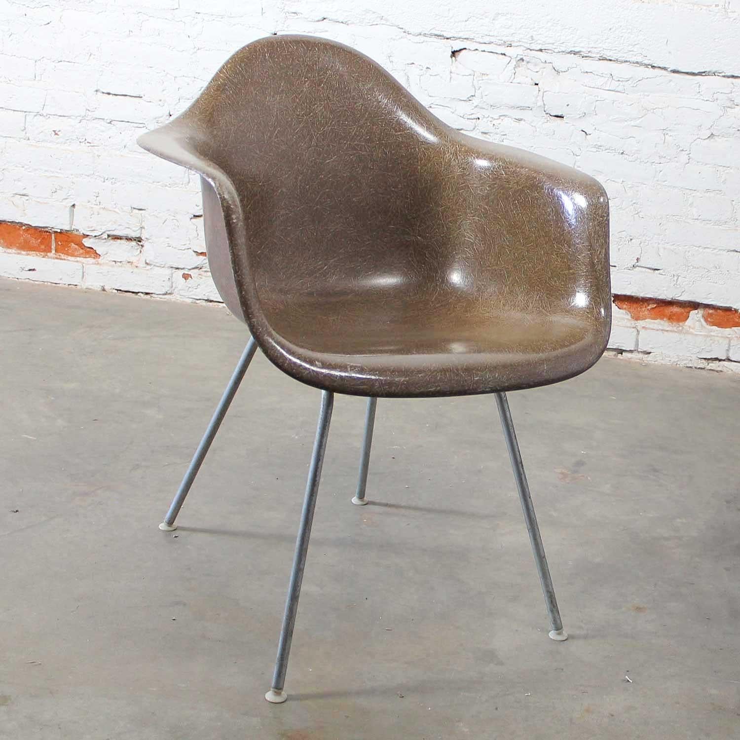 Mid-Century Modern Herman Miller Eames Molded Fiberglass DAX Shell Arm Chair  H Base in Seal Brown