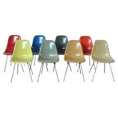 Ensemble de chaises de salle à manger multicolores Eames d'Herman Miller