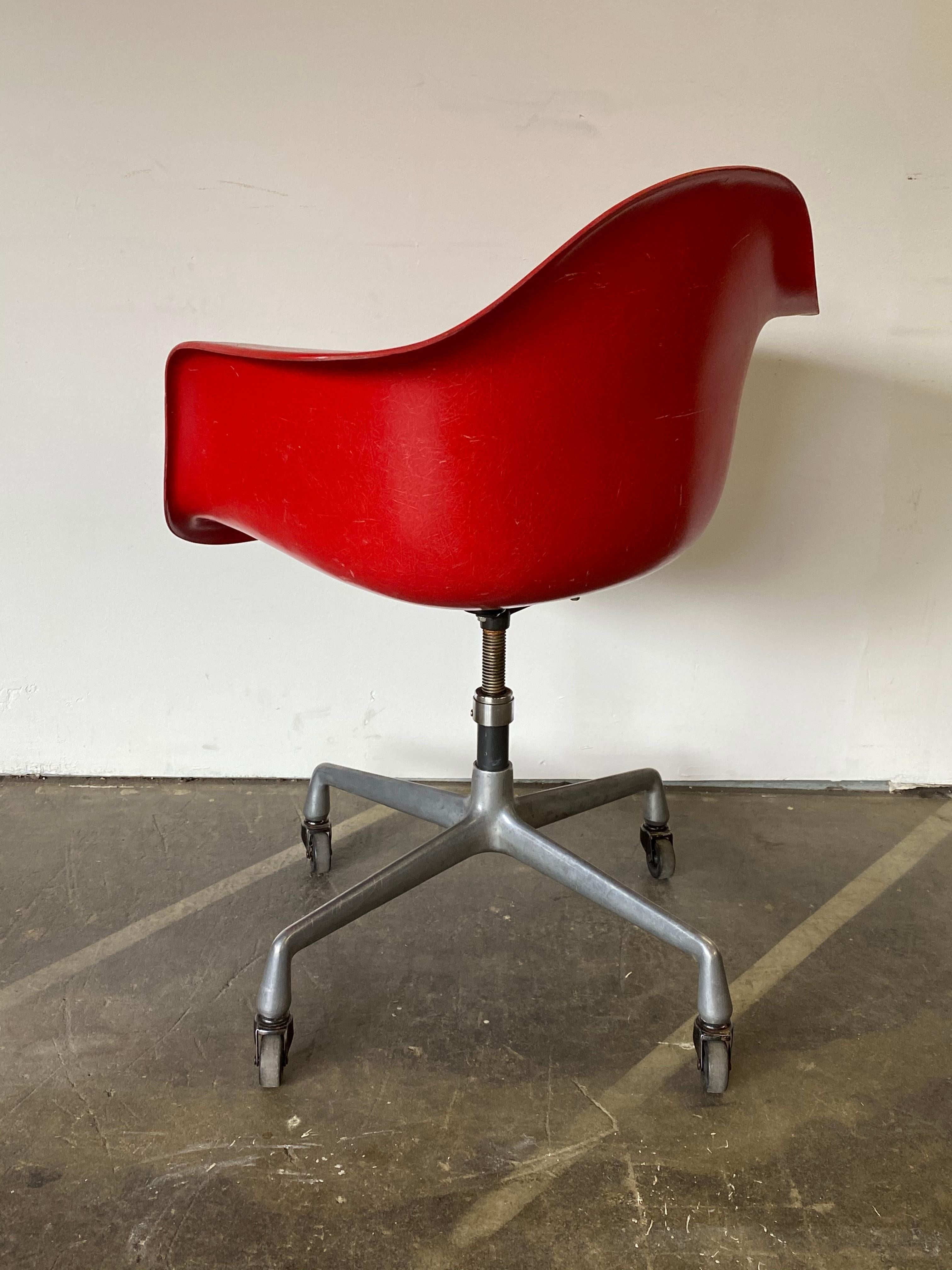 Mid-Century Modern Herman Miller Eames Office Desk Chair in Cherry Red