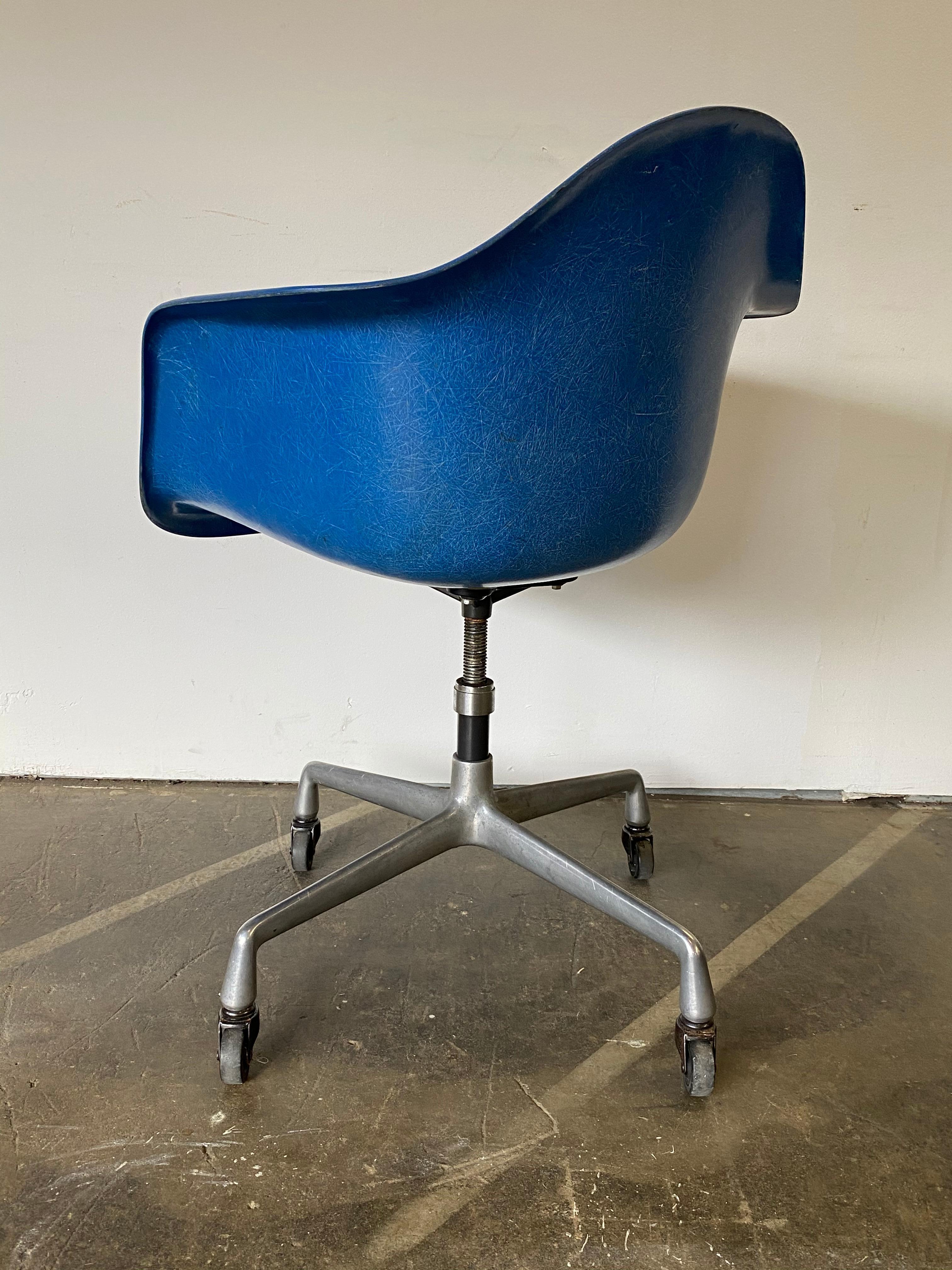 20th Century Herman Miller Eames Office Desk Chair in Ultramarine Blue