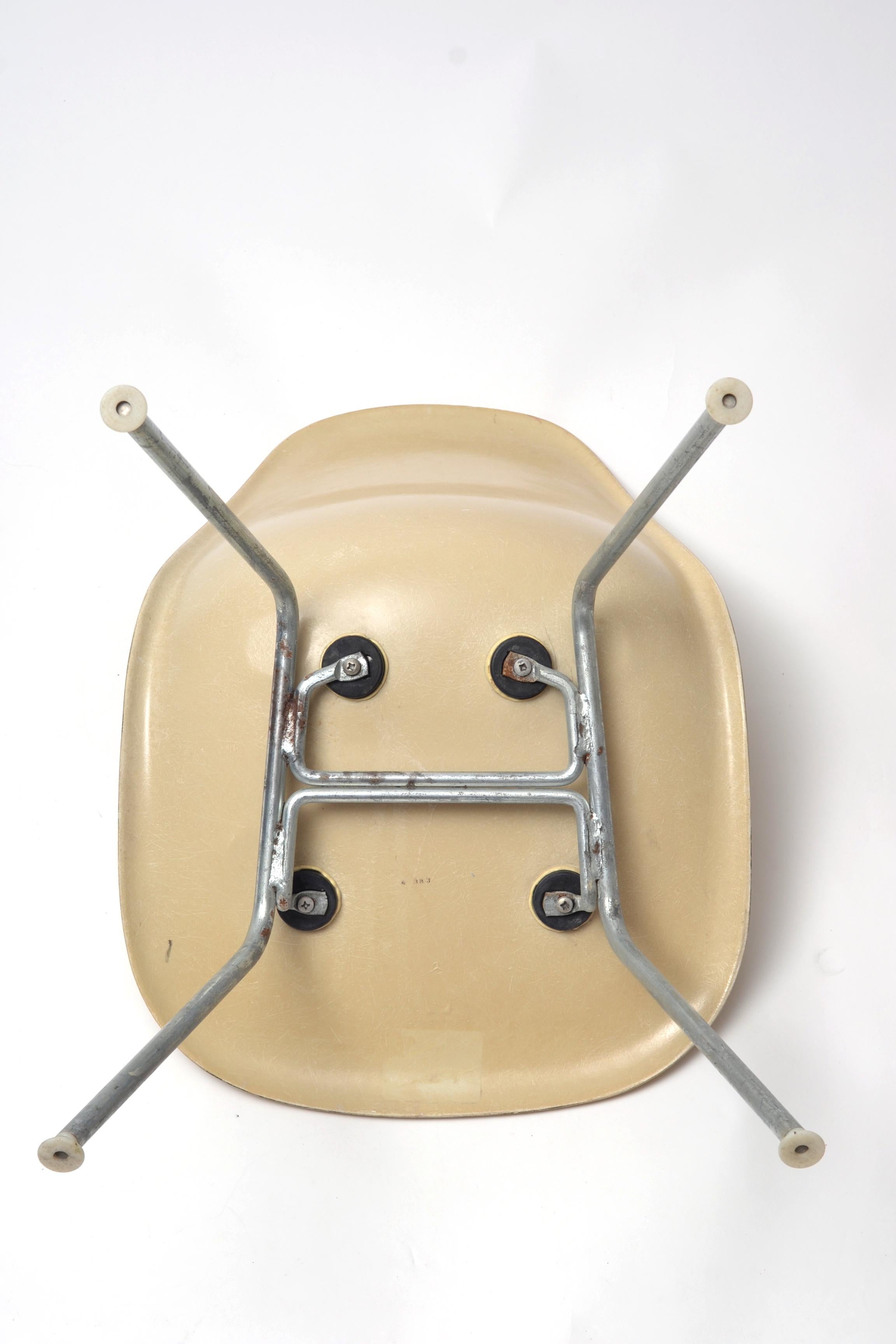 Herman Miller Eames Parchment DSX Fiberglass Shell Chair 4