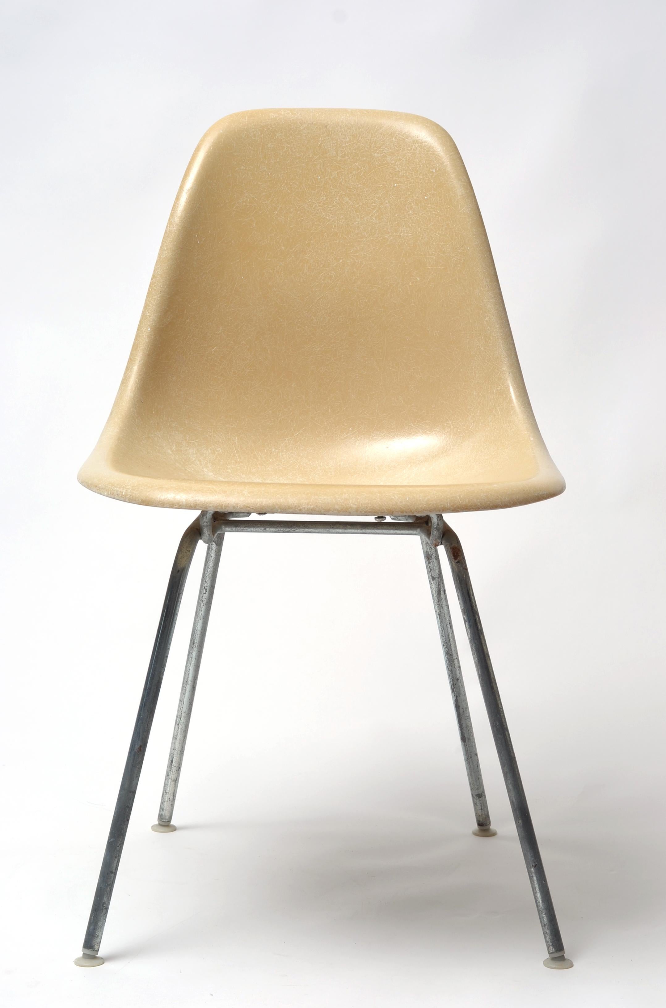 Classic, vintage Eames fiberglass shell chair in Parchment on 