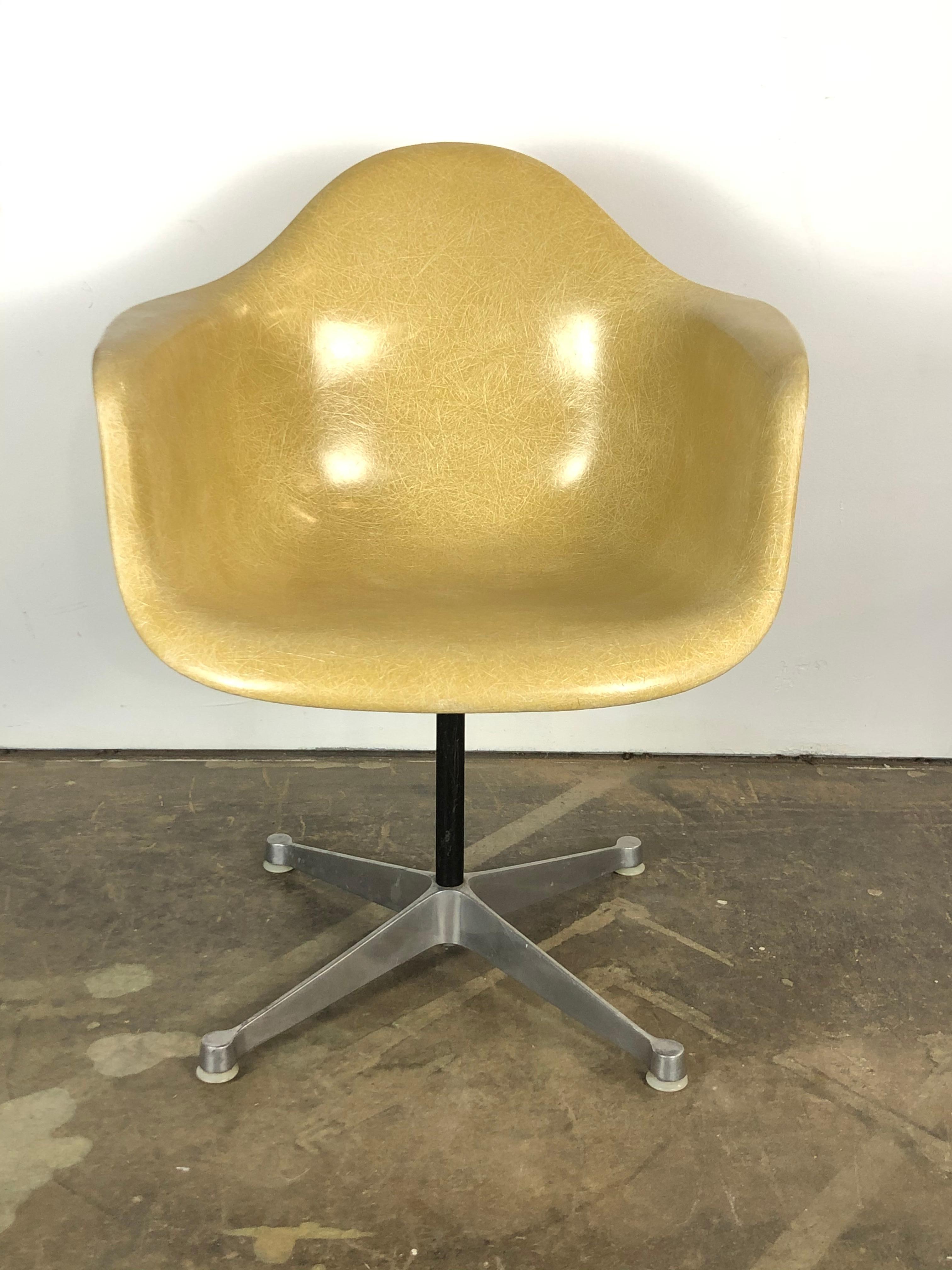 Herman Miller Eames PSC Swivel Office Desk Chair 3