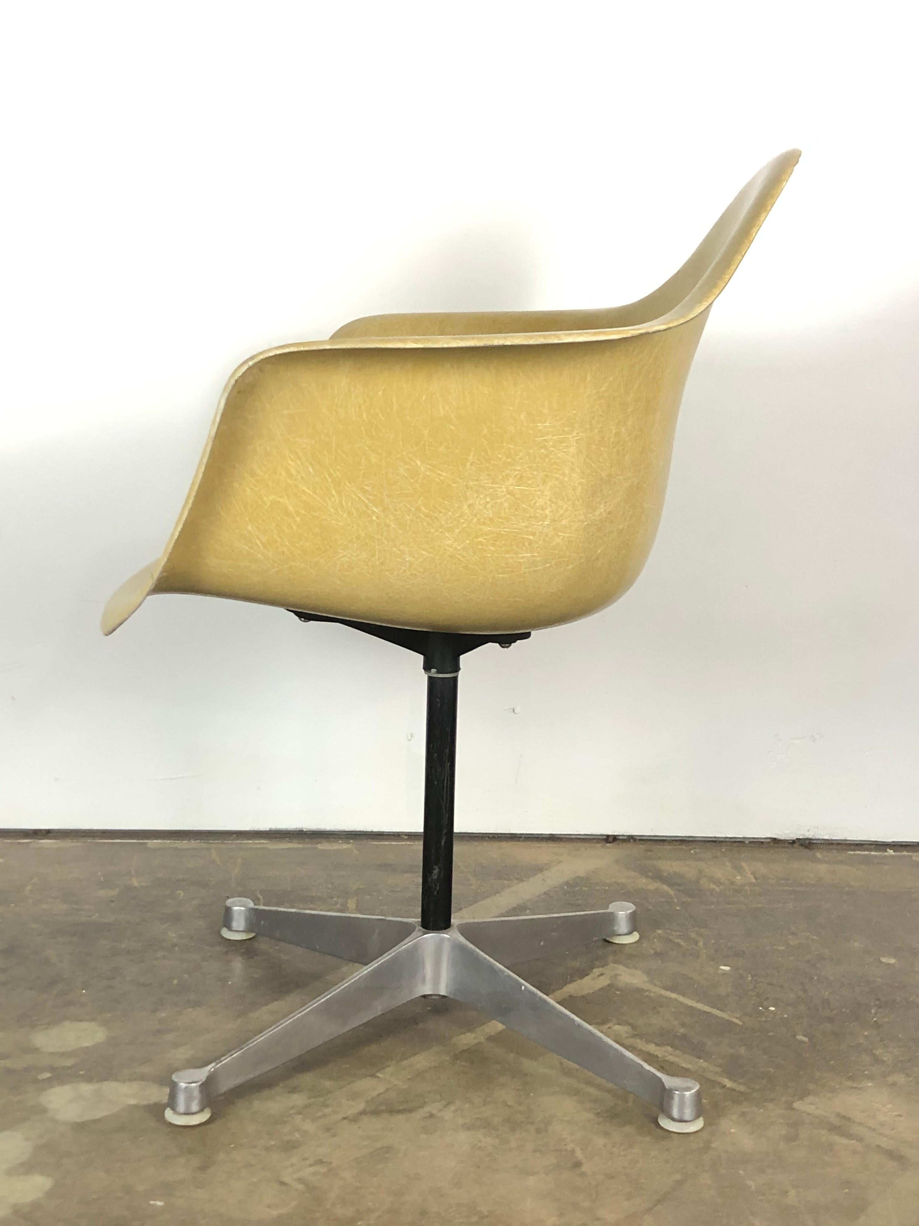 Mid-Century Modern Herman Miller Eames PSC Swivel Office Desk Chair
