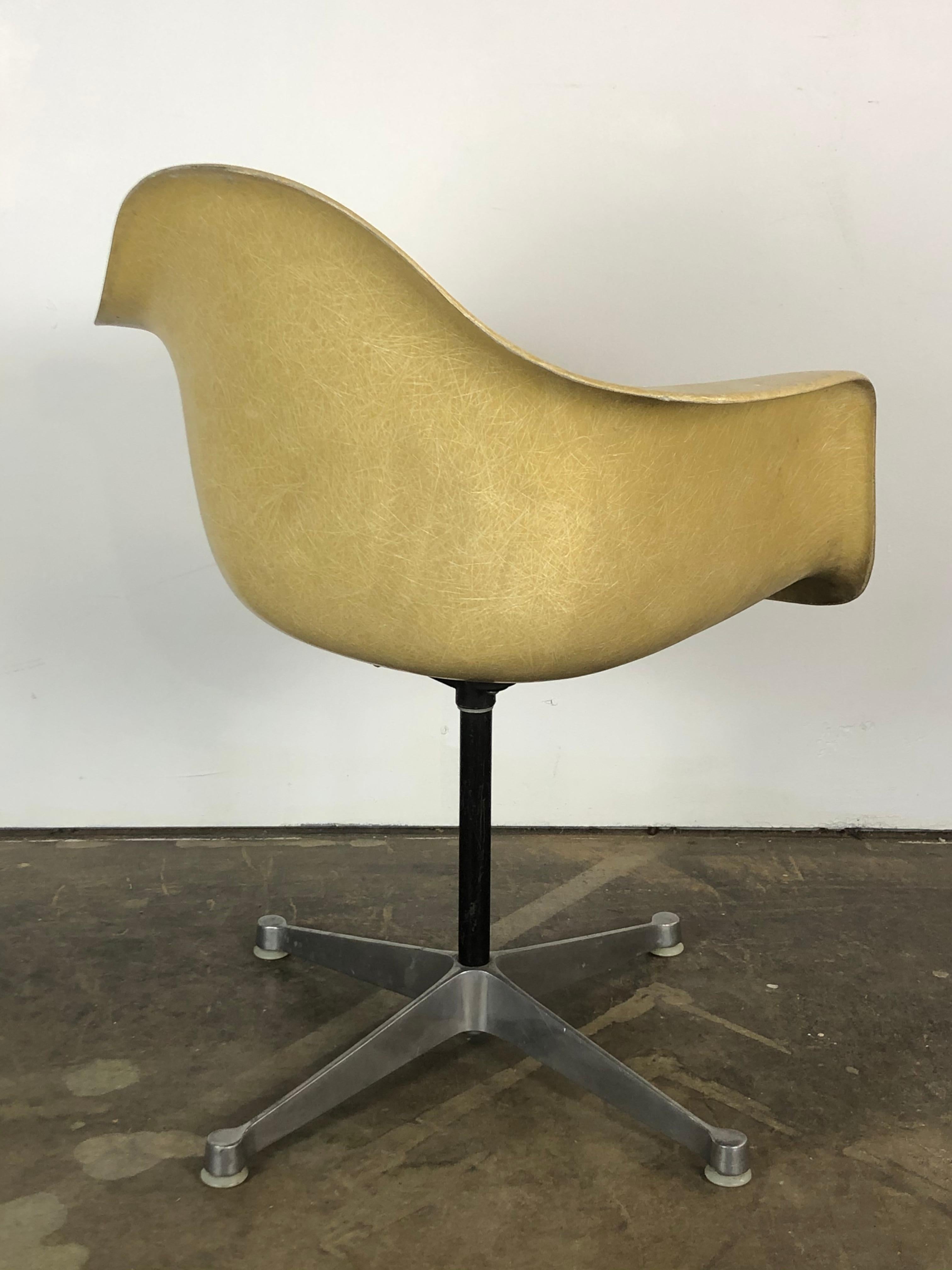 20th Century Herman Miller Eames PSC Swivel Office Desk Chair