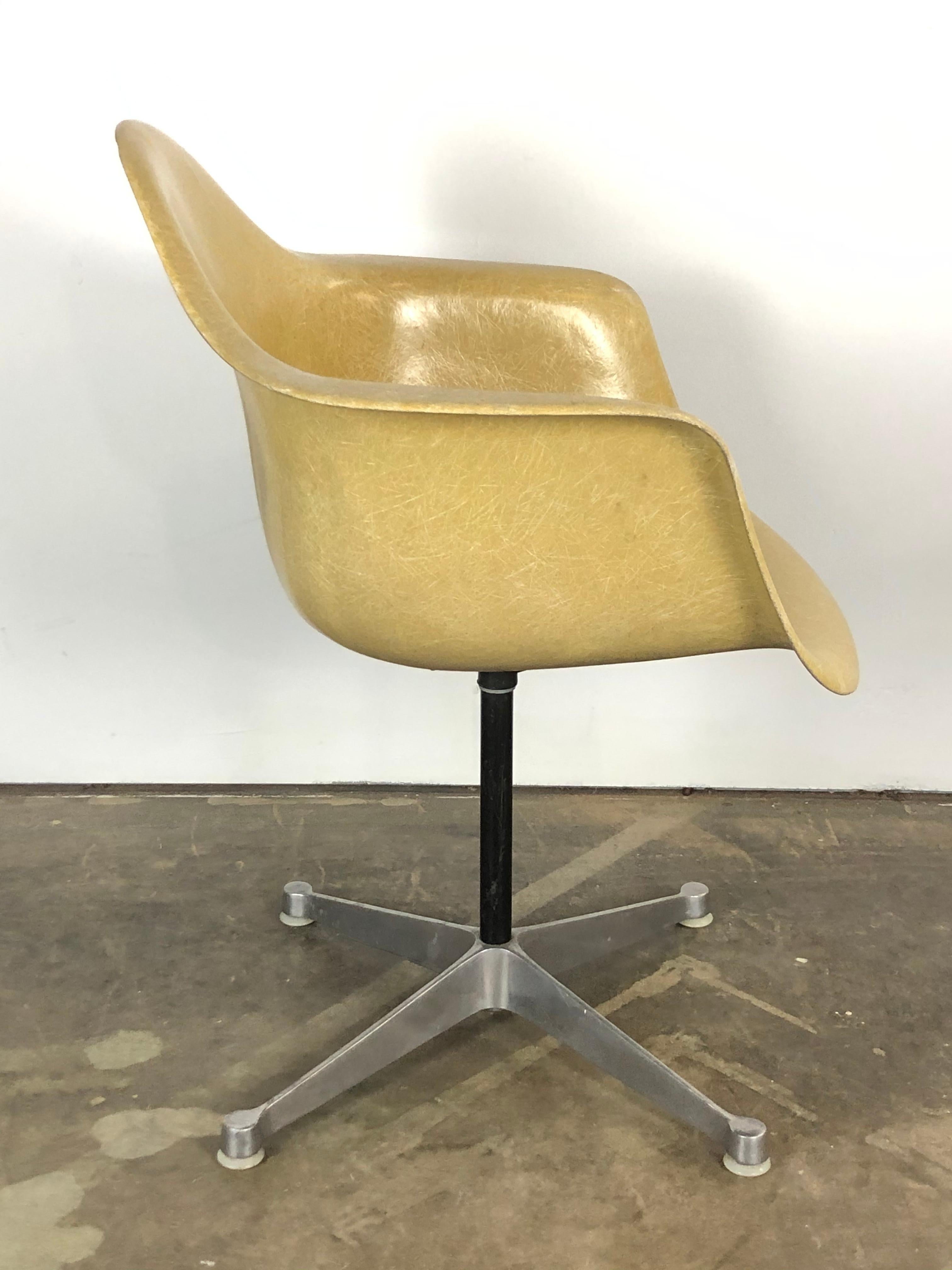 Fiberglass Herman Miller Eames PSC Swivel Office Desk Chair