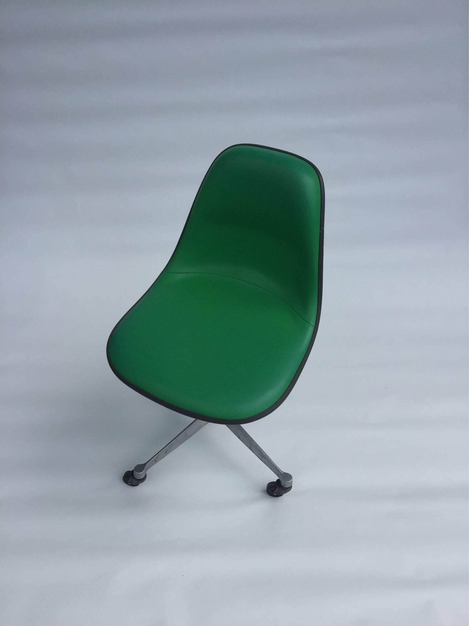 American Herman Miller Eames PSCA Swivel Chair