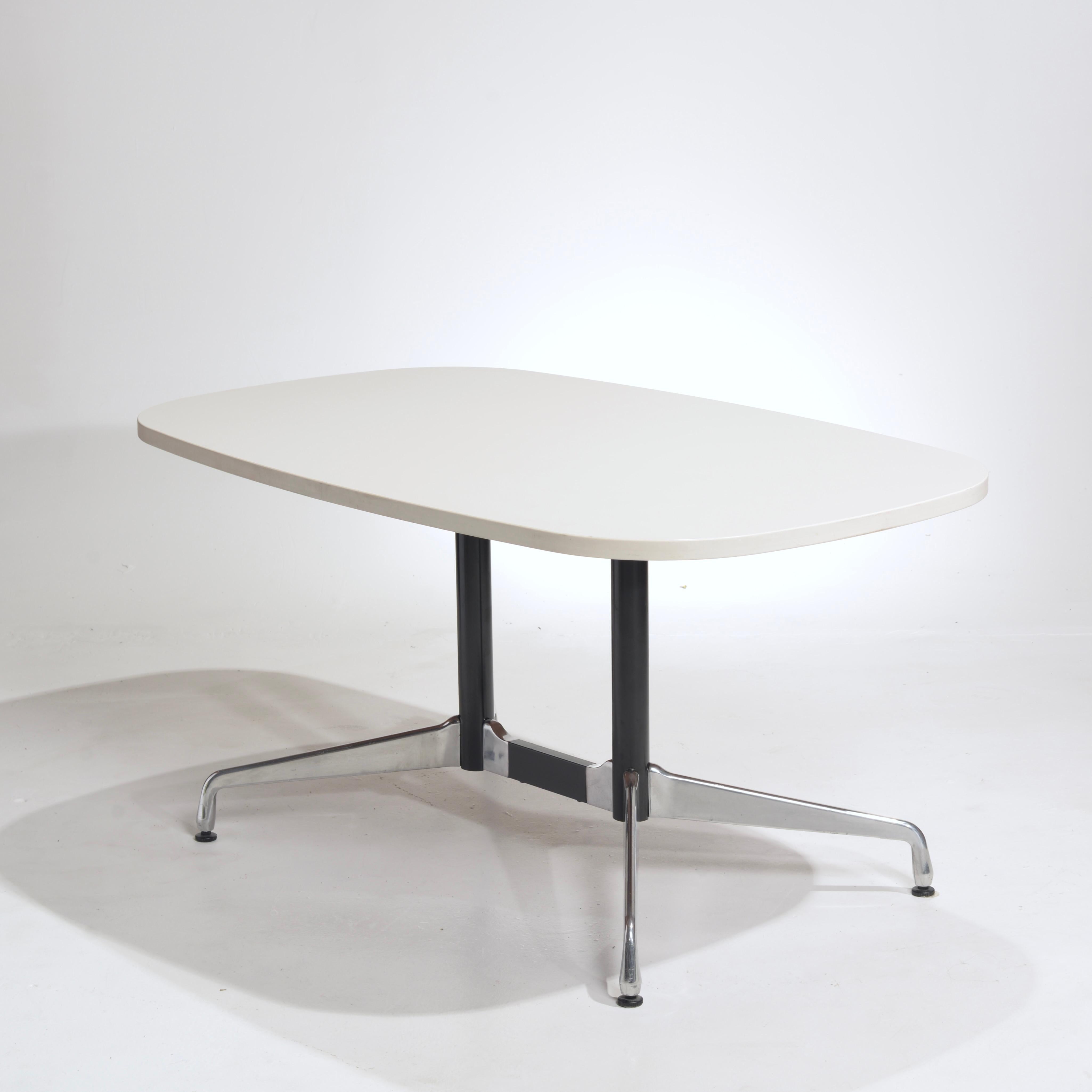 This is a racetrack shaped dining table designed by Charles and Ray Eames for Herman Miller. The tabletop is resting on the standard Eames segmented aluminum base. We have 4 in stock.