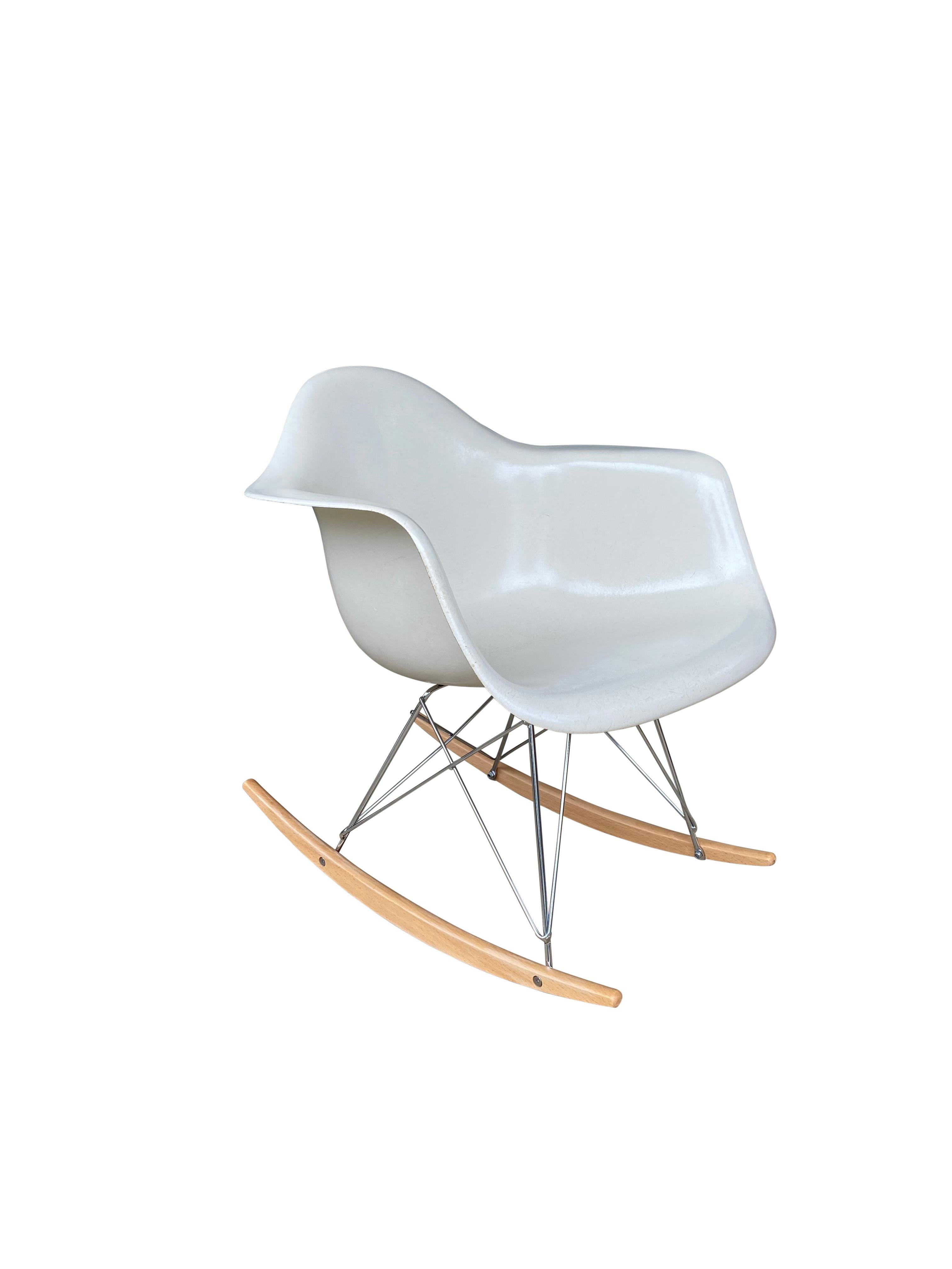 Gorgeous edition of the design classics model RAR rocking chair by Charles and Ray Eames and manufactured by Herman Miller. Clean parchment shell with even color and no cracks or holes. Signed Herman Miller and guaranteed authentic. Newer base in