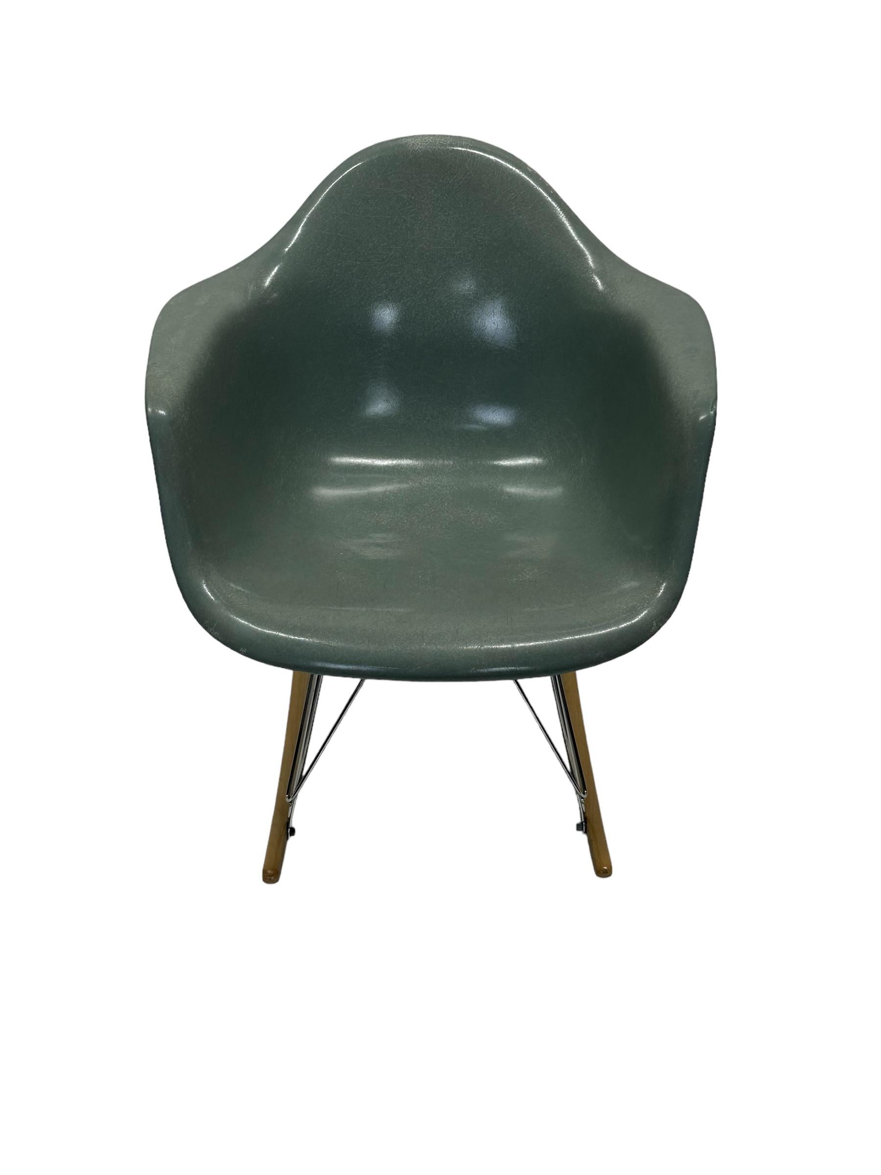 Herman Miller Eames RAR Rocking Chair For Sale 3