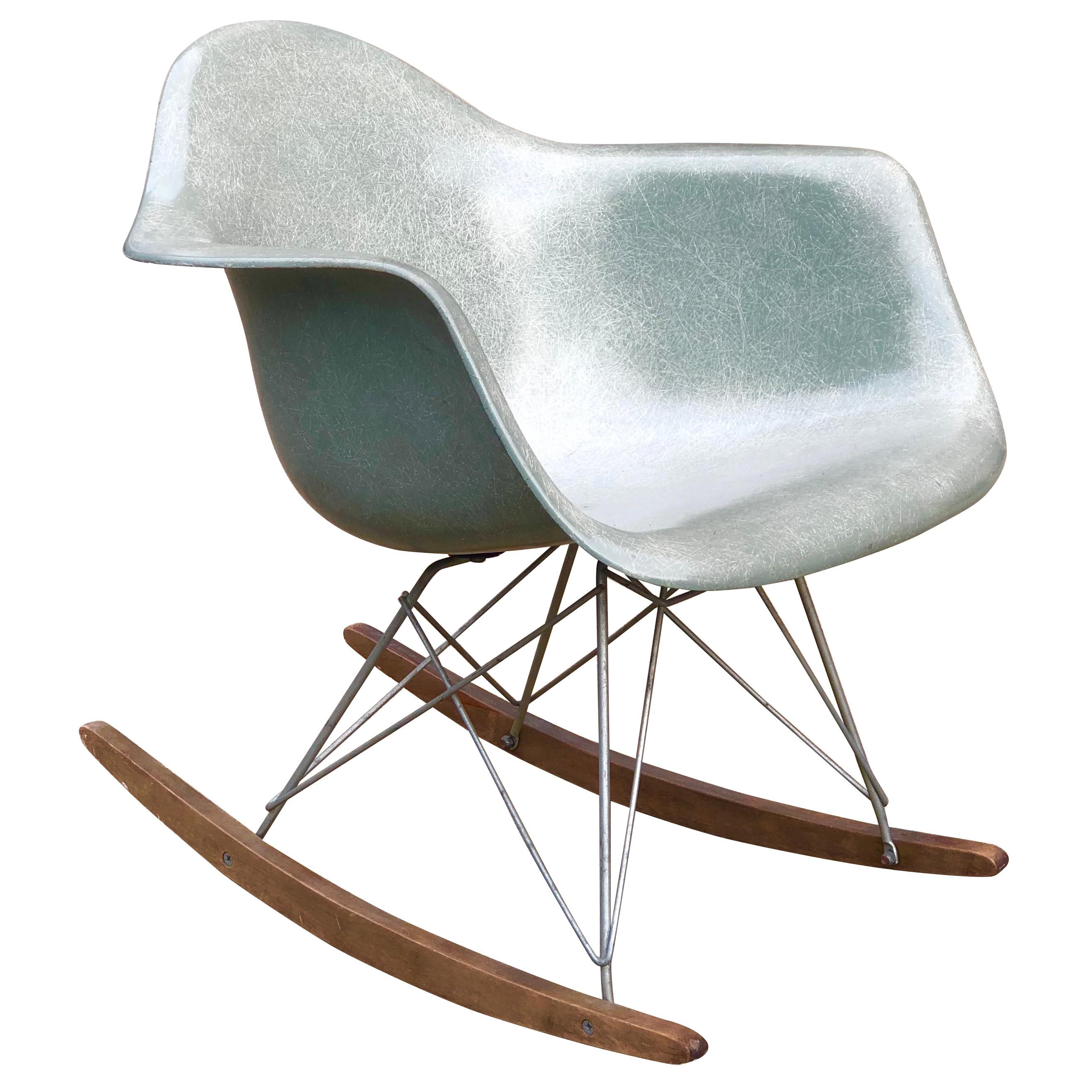 Herman Miller Eames RAR Schaukelstuhl in Seafoam Green