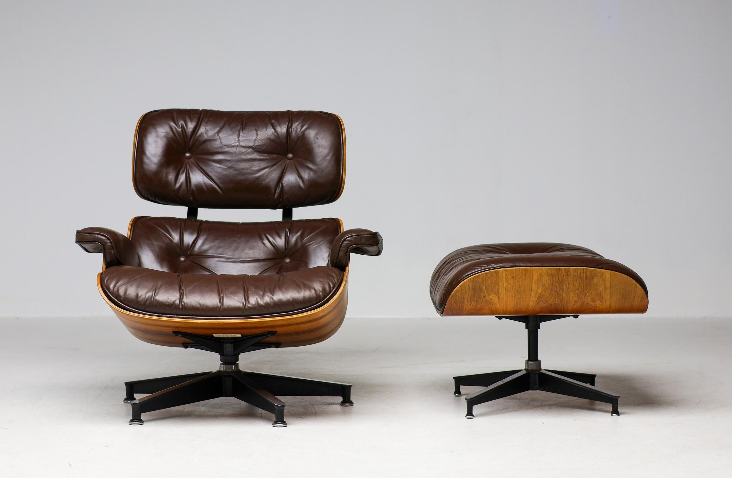 Early Lounge Chair and Ottoman designed by Charles and Ray Eames for Herman Miller, marked with date of delivery 11/7 1975 on the label at the bottom of the ottoman.
Since the production started in 1958, this is an early example of this design