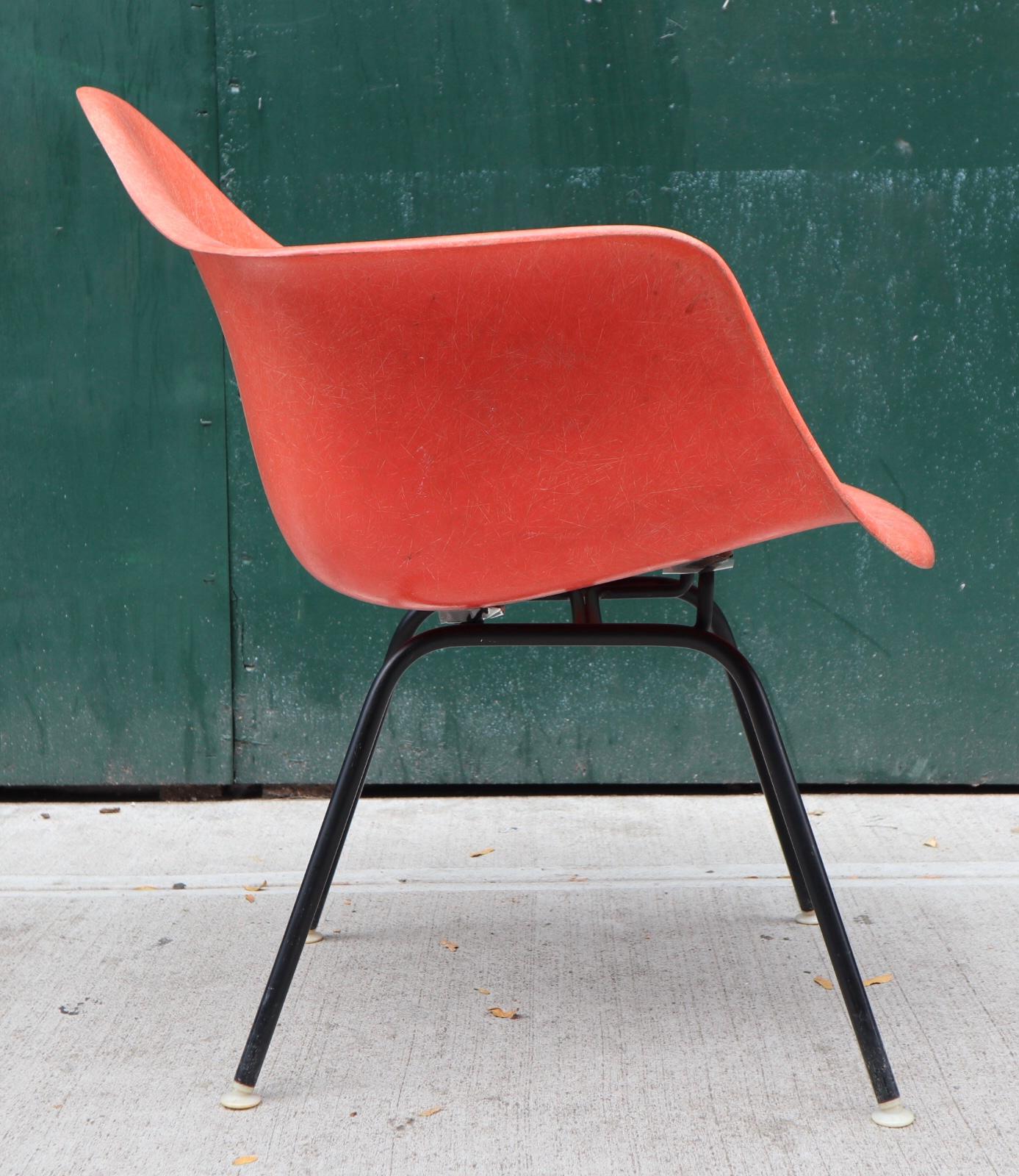 Herman Miller Eames Salmon Armchair on Low Lounge Base In Good Condition In Brooklyn, NY