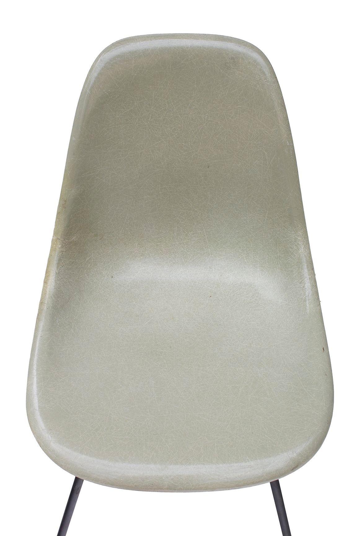 Mid-Century Modern Herman Miller Eames Side Shell Chair in Seafoam Light on Black H Base For Sale