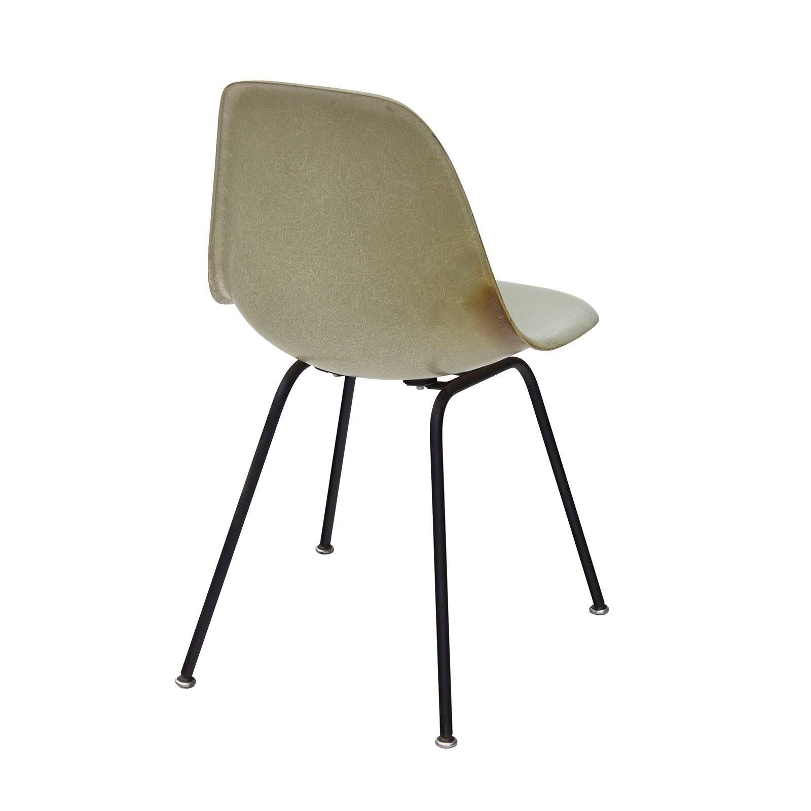 Herman Miller Eames Side Shell Chair in Seafoam Light on Black H Base For Sale 2