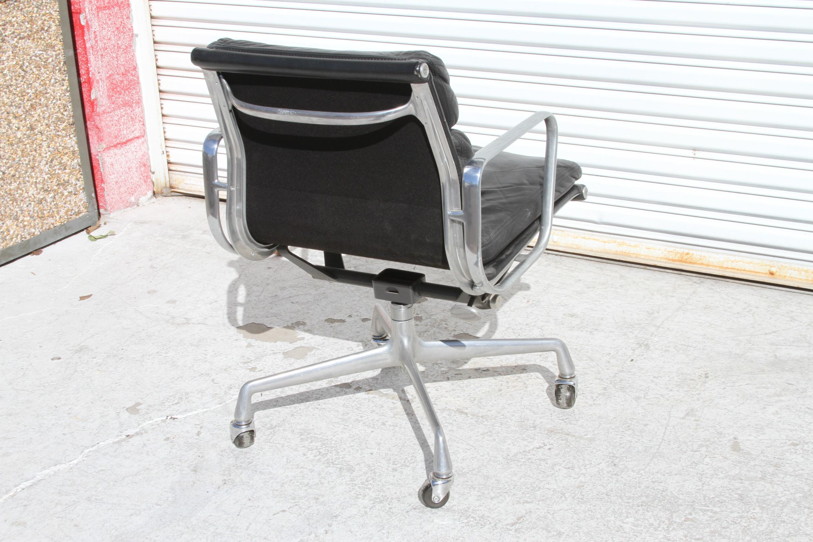 Juego De 10 Sillas Herman Miller Eames Soft Pad en venta 4