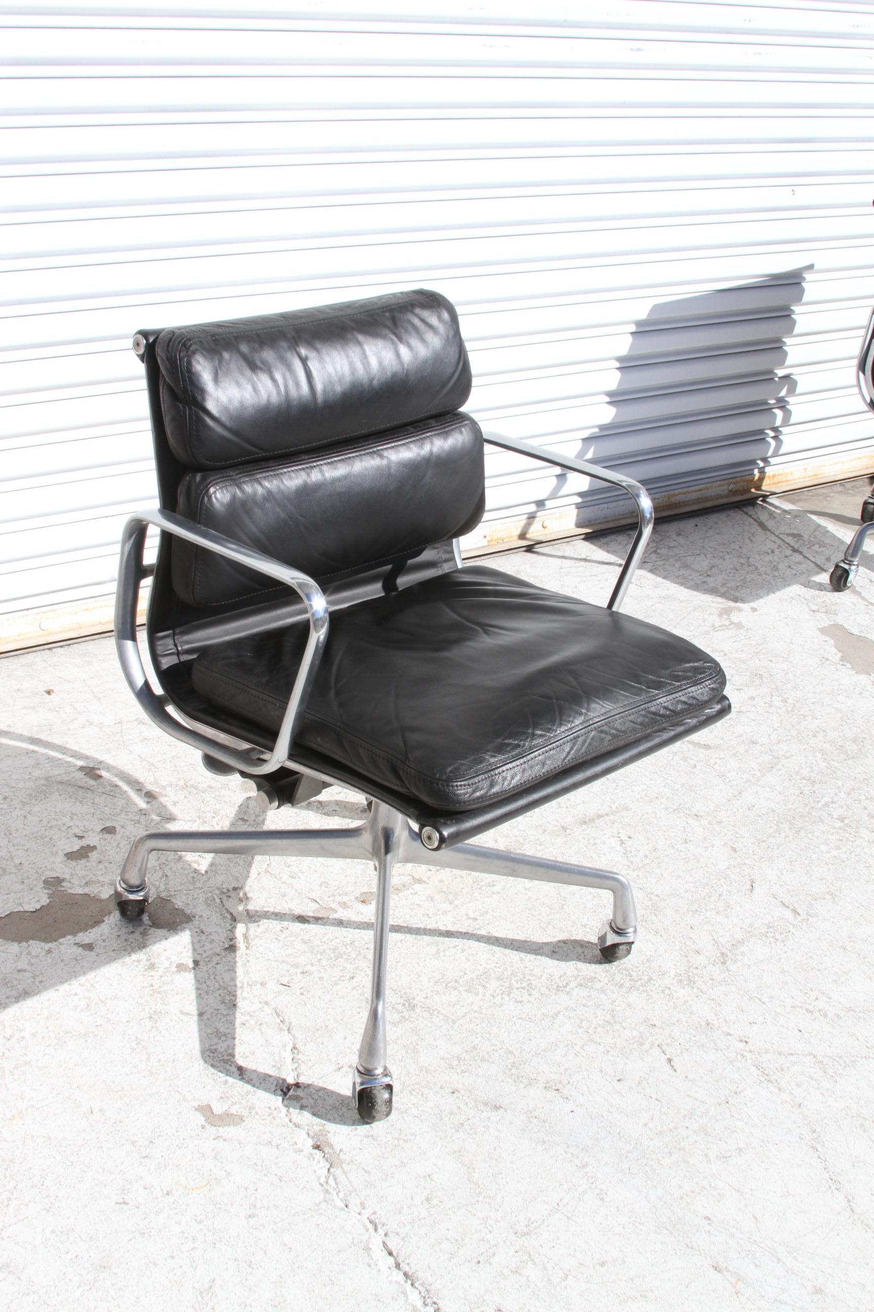 Juego De 10 Sillas Herman Miller Eames Soft Pad en venta 6