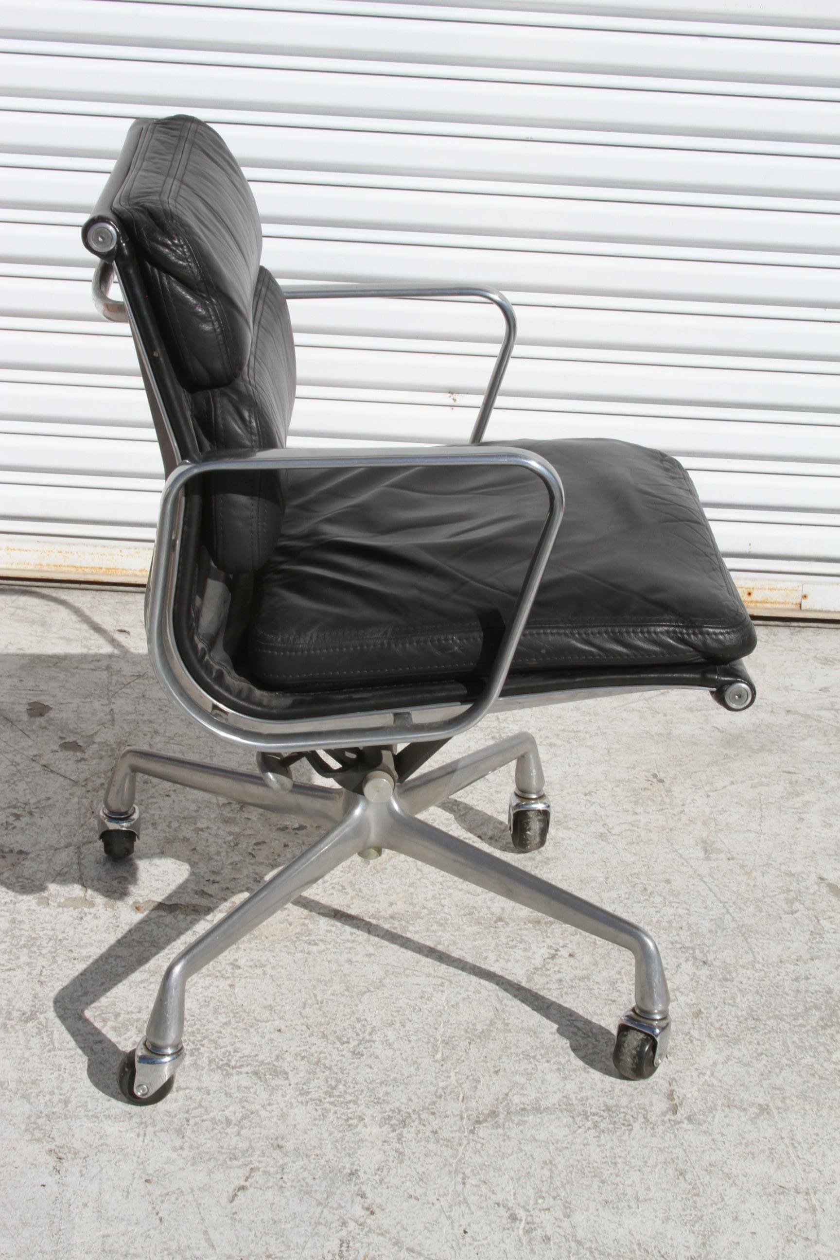 Juego De 10 Sillas Herman Miller Eames Soft Pad en venta 8