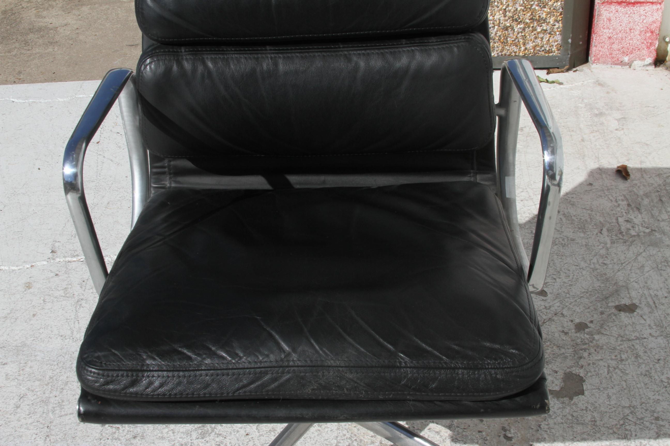 Juego De 10 Sillas Herman Miller Eames Soft Pad en venta 10