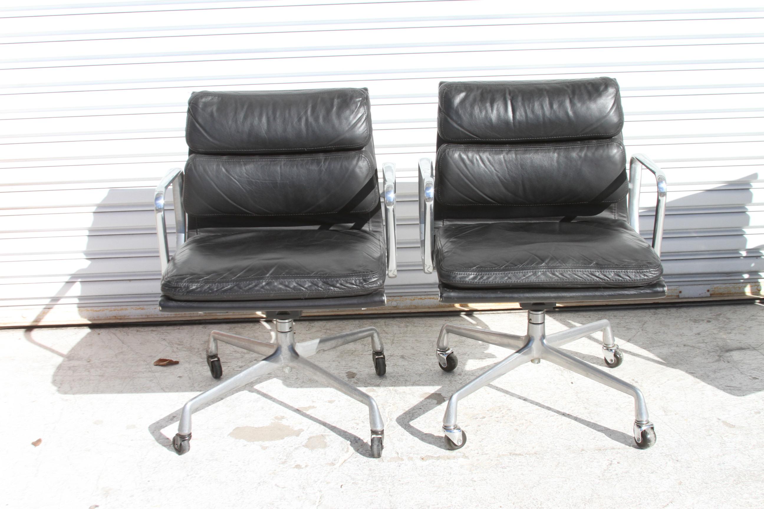 Juego De 10 Sillas Herman Miller Eames Soft Pad artesano estadounidense en venta