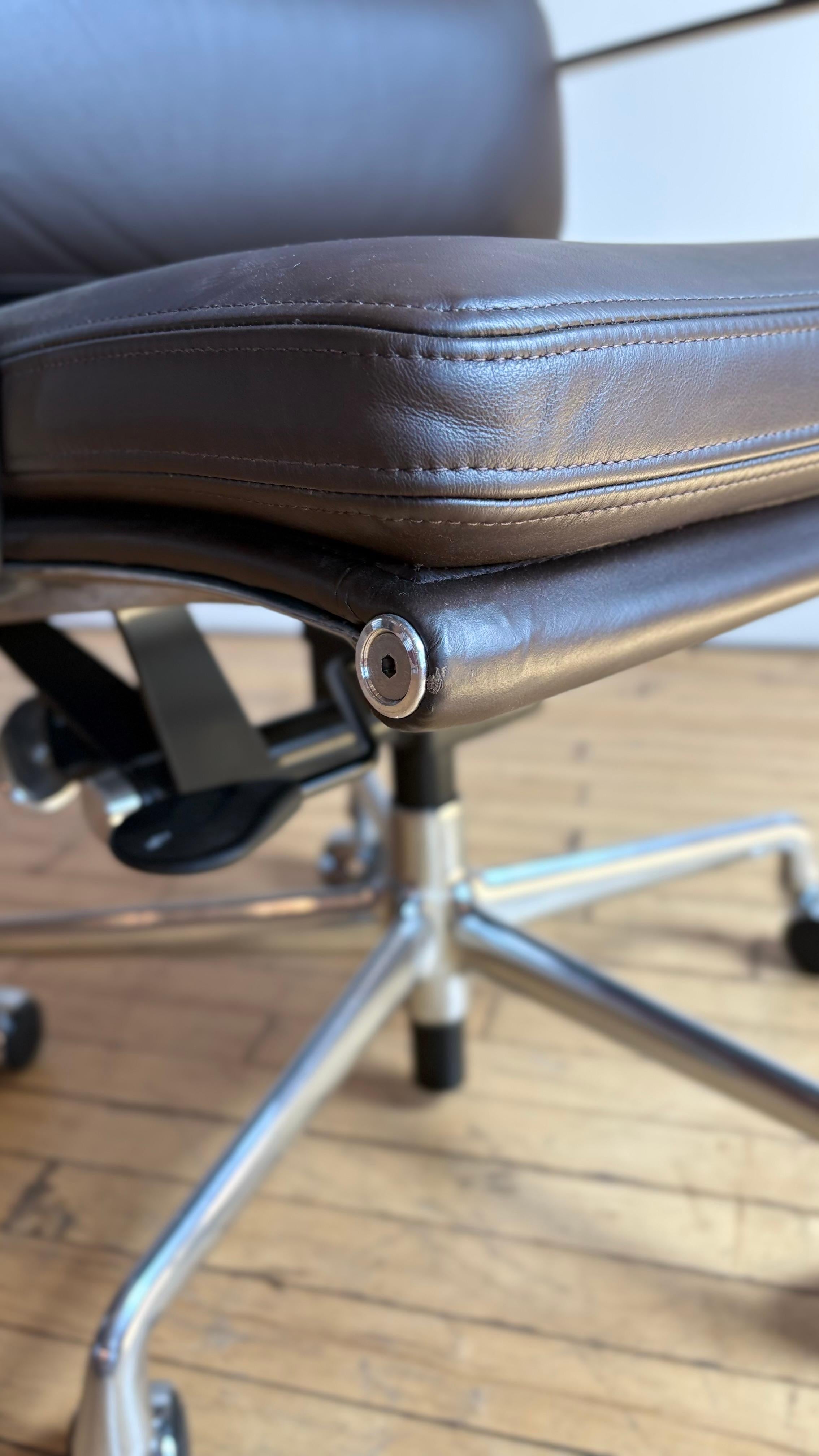 Herman Miller Eames Soft Pad Dark Brown In Good Condition For Sale In Philadelphia, PA