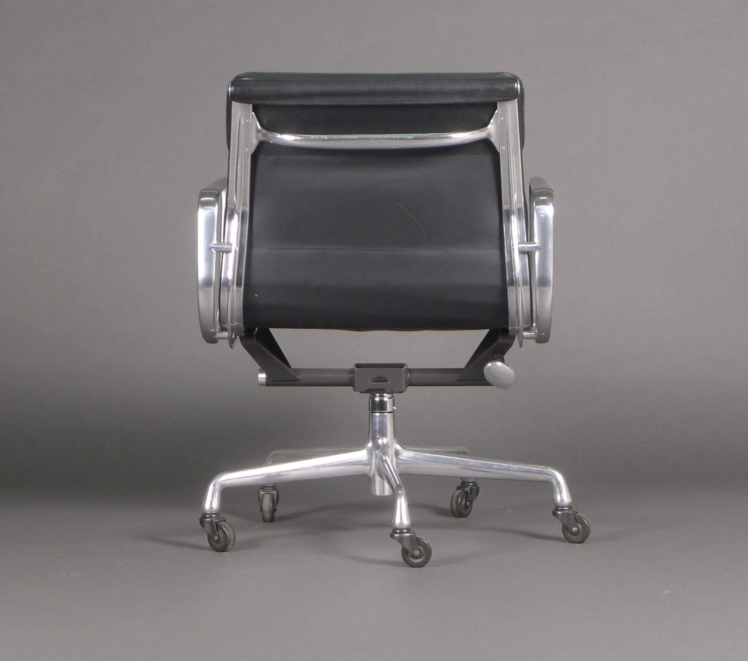 Mid-Century Modern Herman Miller Eames Soft Pad Desk Chair, Low Back, Tilt and Swivel, model EA435