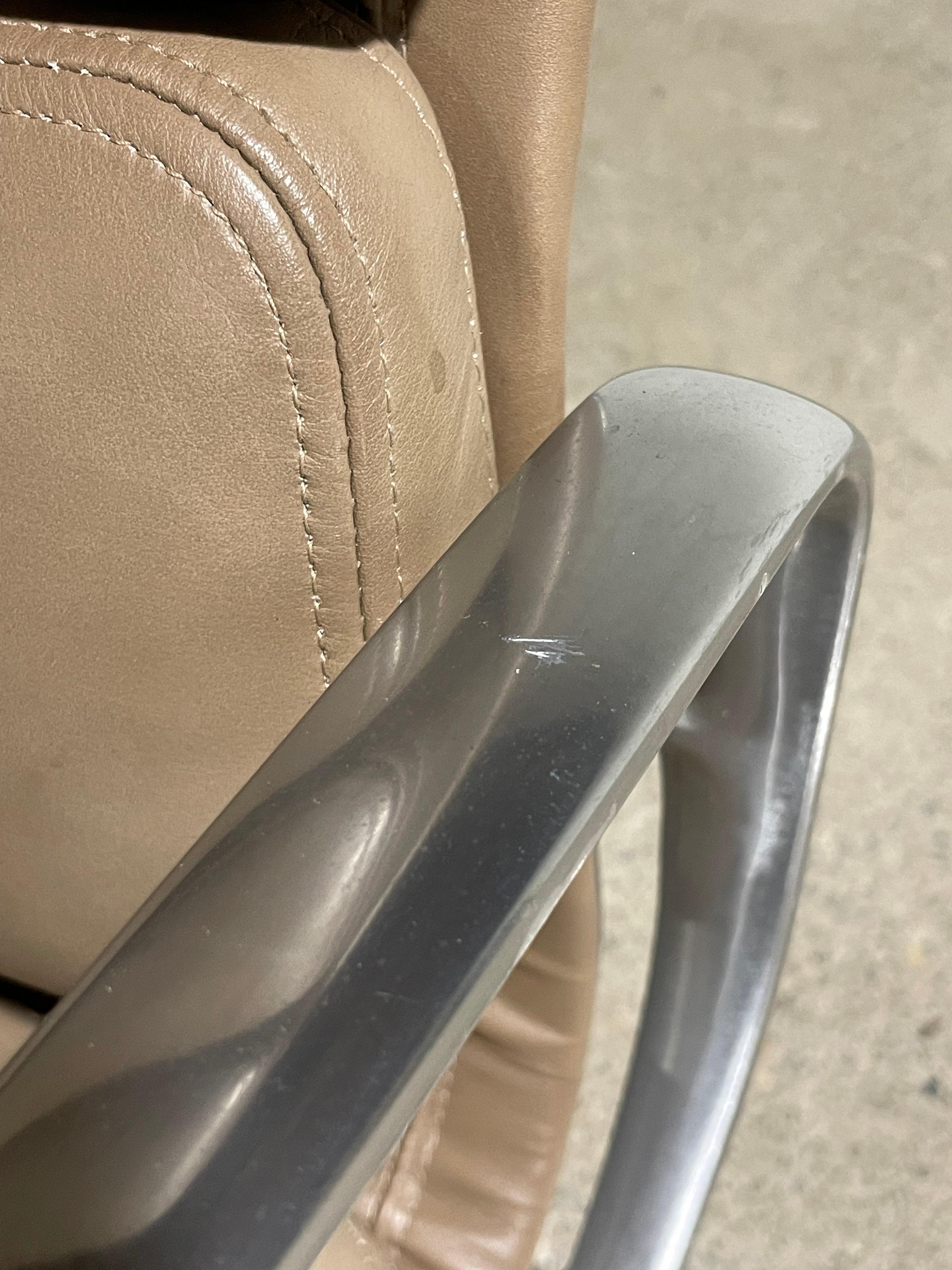 Herman Miller Eames Chefsessel mit weichem Gestell im Angebot 3
