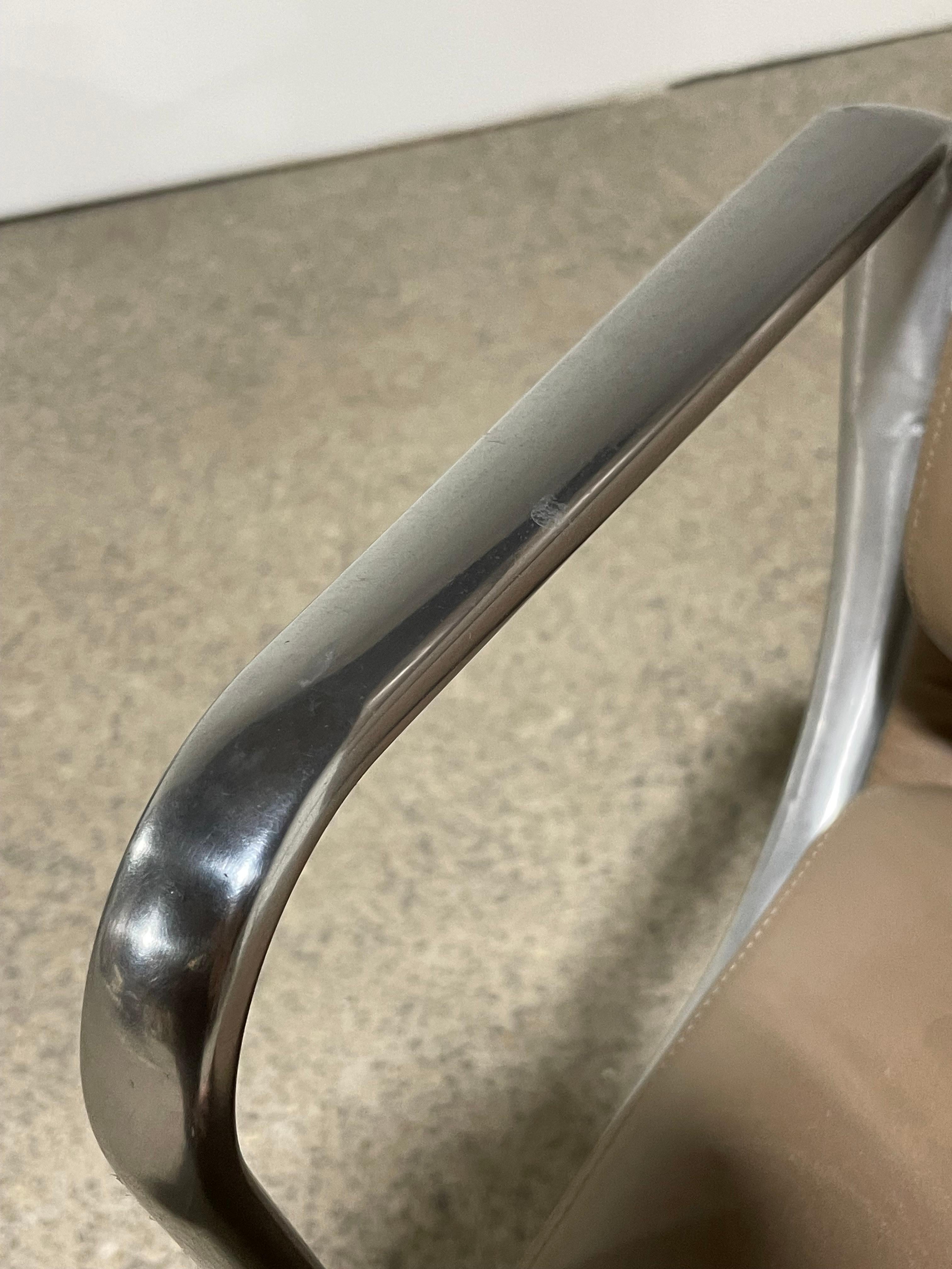 Herman Miller Eames Chefsessel mit weichem Gestell im Angebot 4