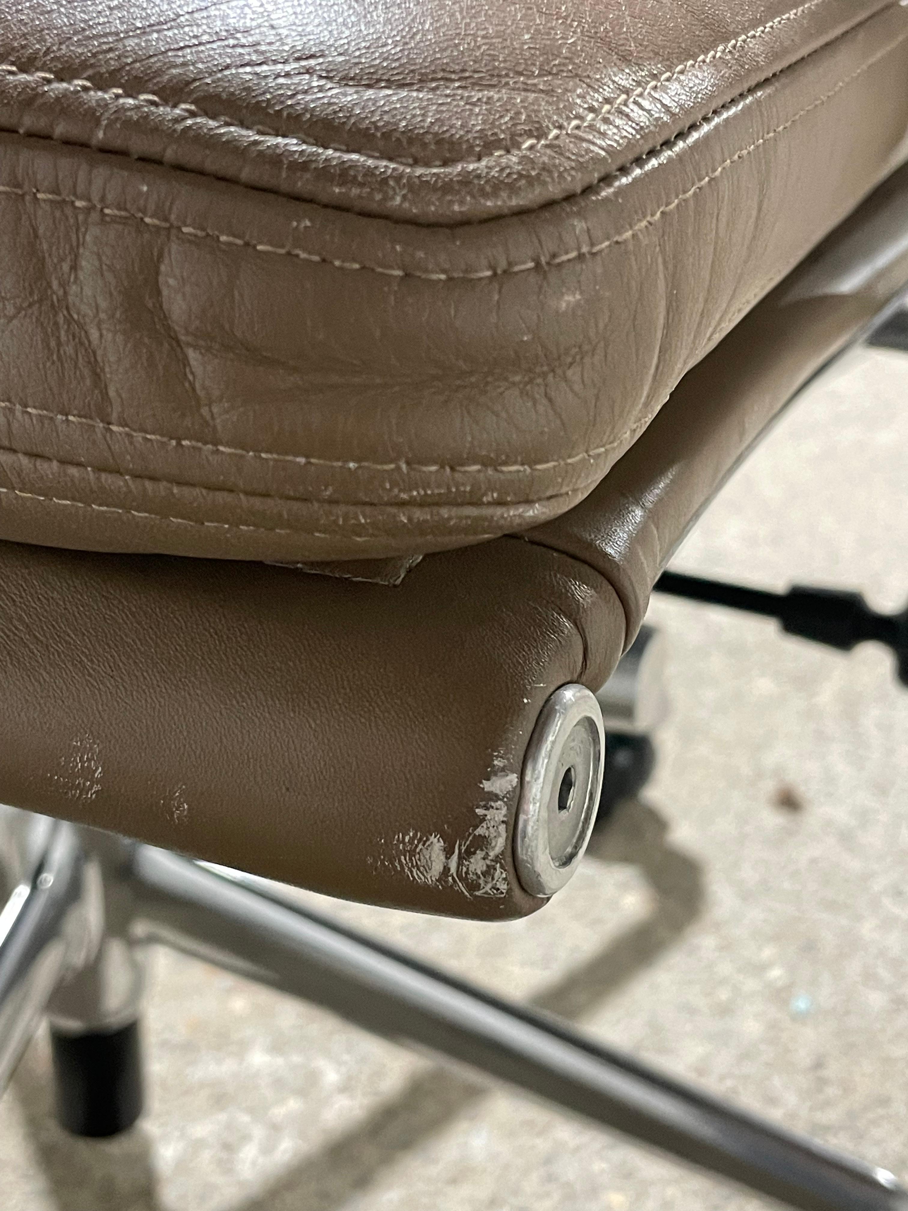 Herman Miller Eames Chefsessel mit weichem Gestell im Angebot 5