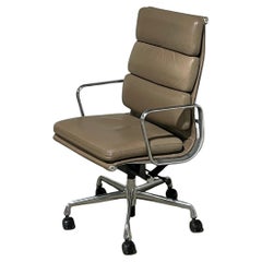 Herman Miller Eames Chefsessel mit weichem Gestell
