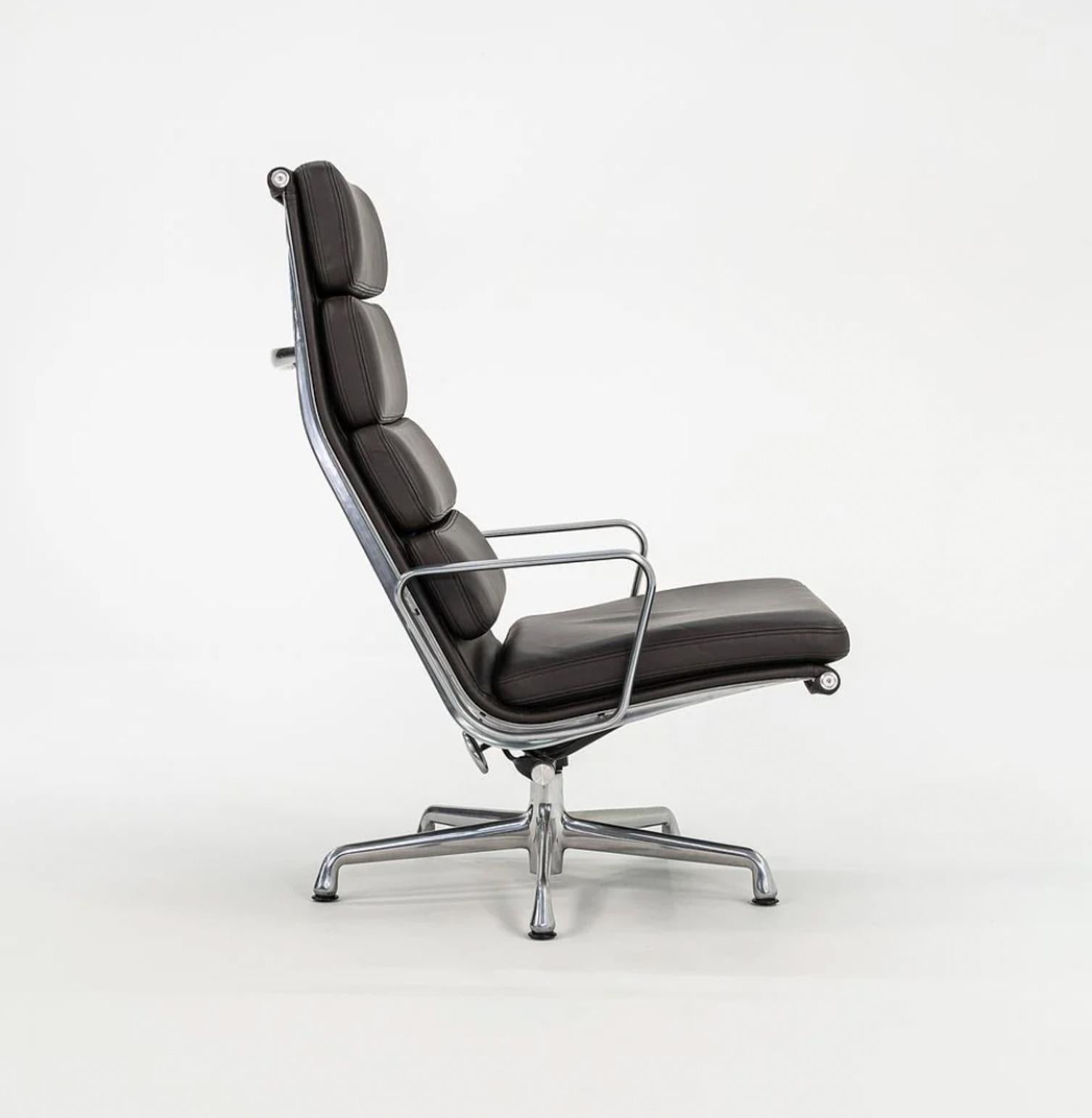 Herman Miller Silla Eames Soft Pad Lounge -Marrón oscuro en venta 1