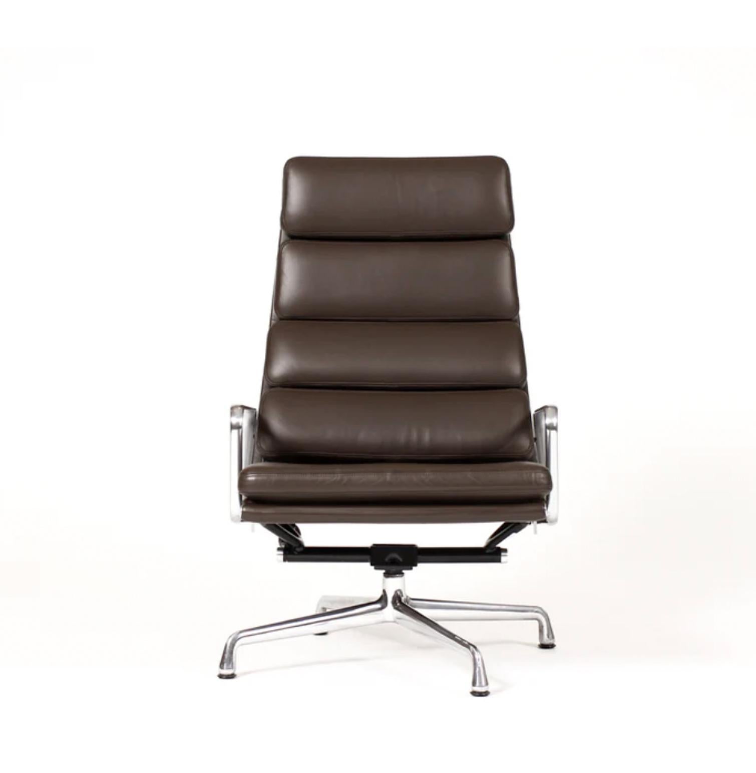Herman Miller Silla Eames Soft Pad Lounge -Marrón oscuro en venta 2