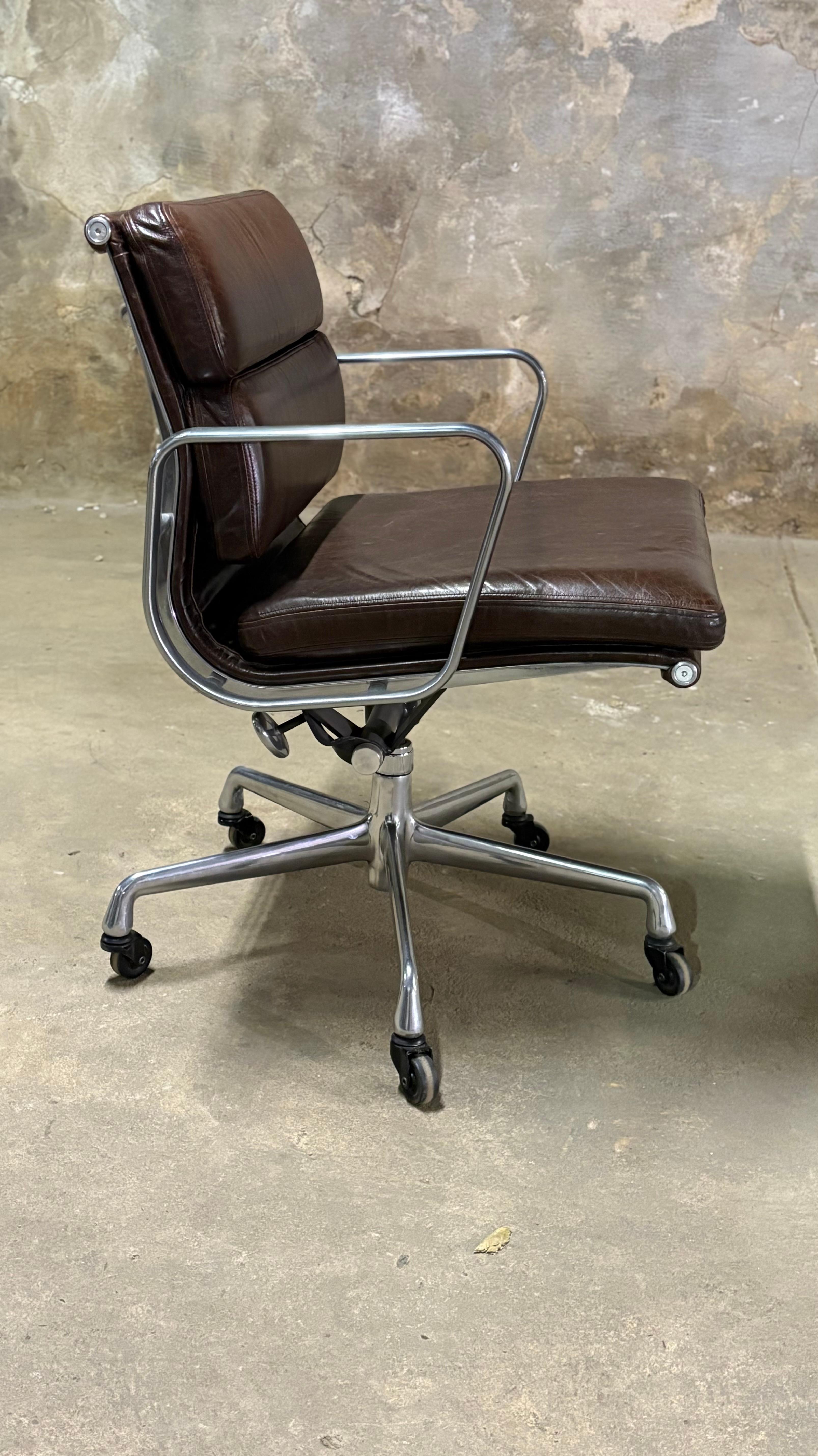 Sedia Herman Miller Eames Soft Pad Management In condizioni buone in vendita a Philadelphia, PA