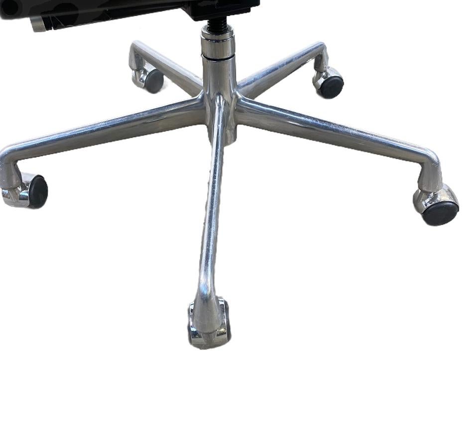 Herman Miller Eames Soft Pad Management Office Desk Chair 2