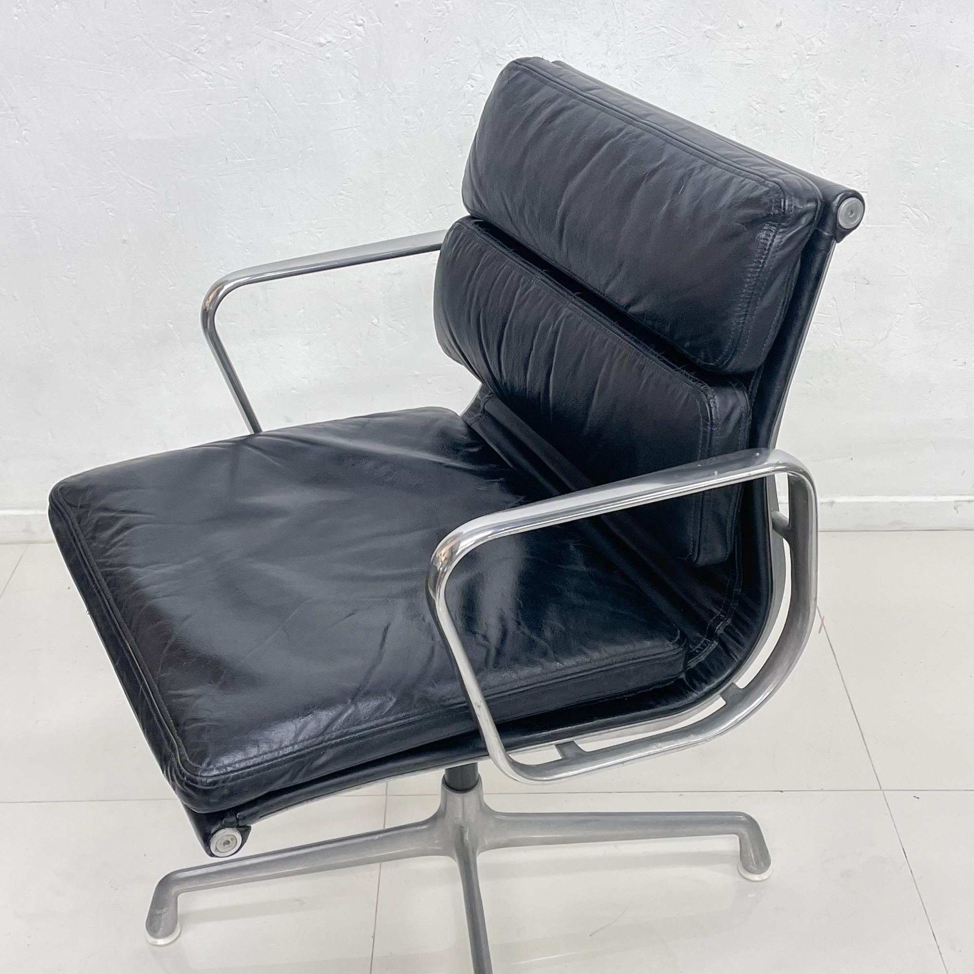  Herman Miller Eames Soft Pad Management Side Office Chair Black Leather, 1970s 8