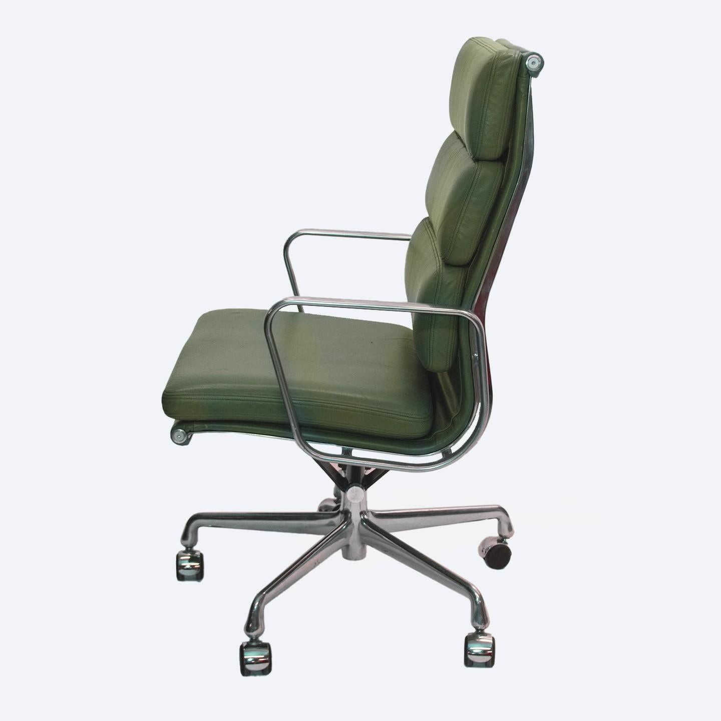 Mid-Century Modern Herman Miller Eames Soft Pad Tall Executive Leather Chair in Olive Green For Sale