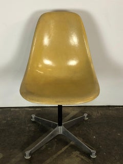 Herman Miller Eames Swivel Desk Chair for Home Office