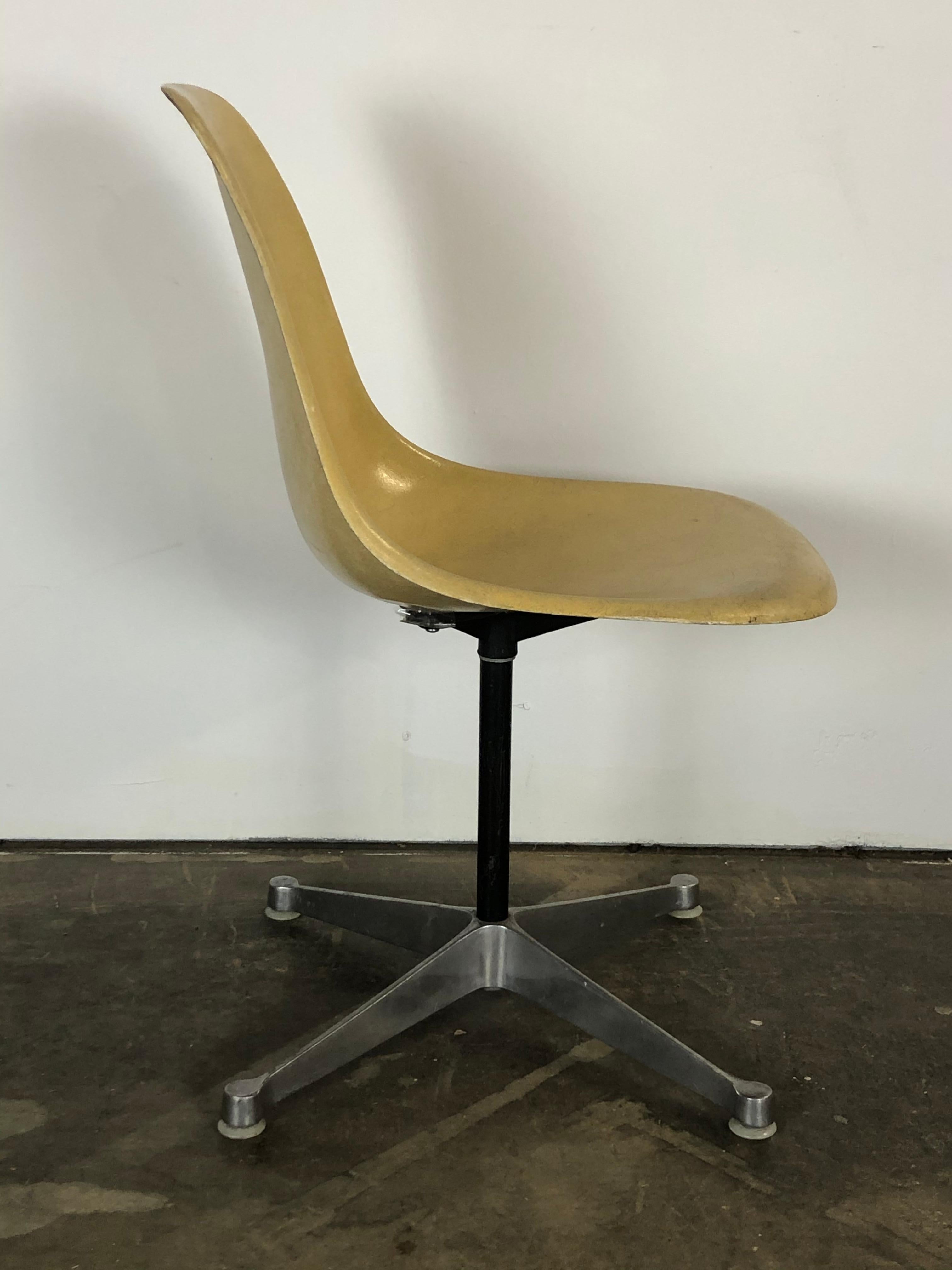 American Herman Miller Eames Swivel Desk Chair for Home Office