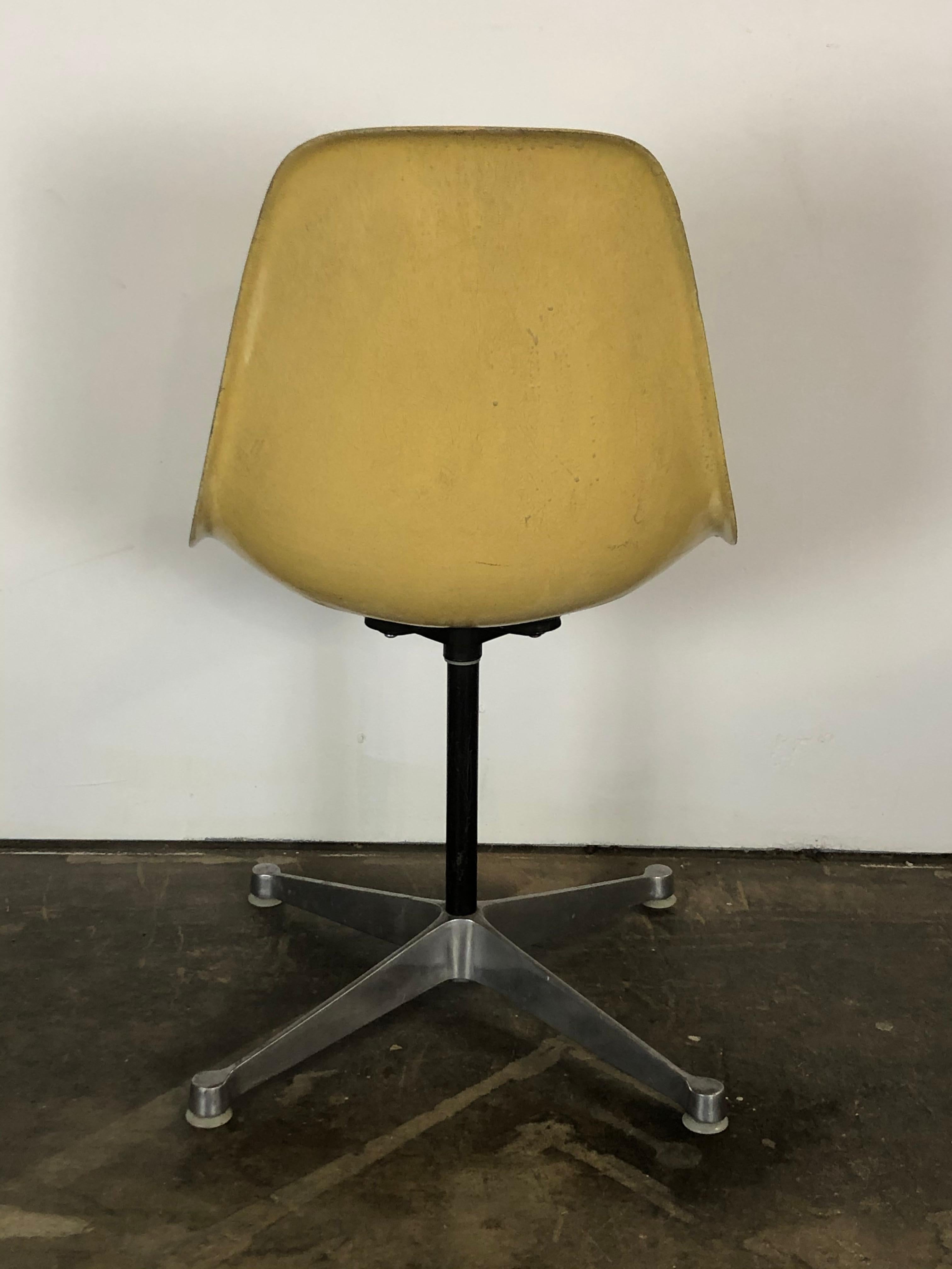 20th Century Herman Miller Eames Swivel Desk Chair for Home Office
