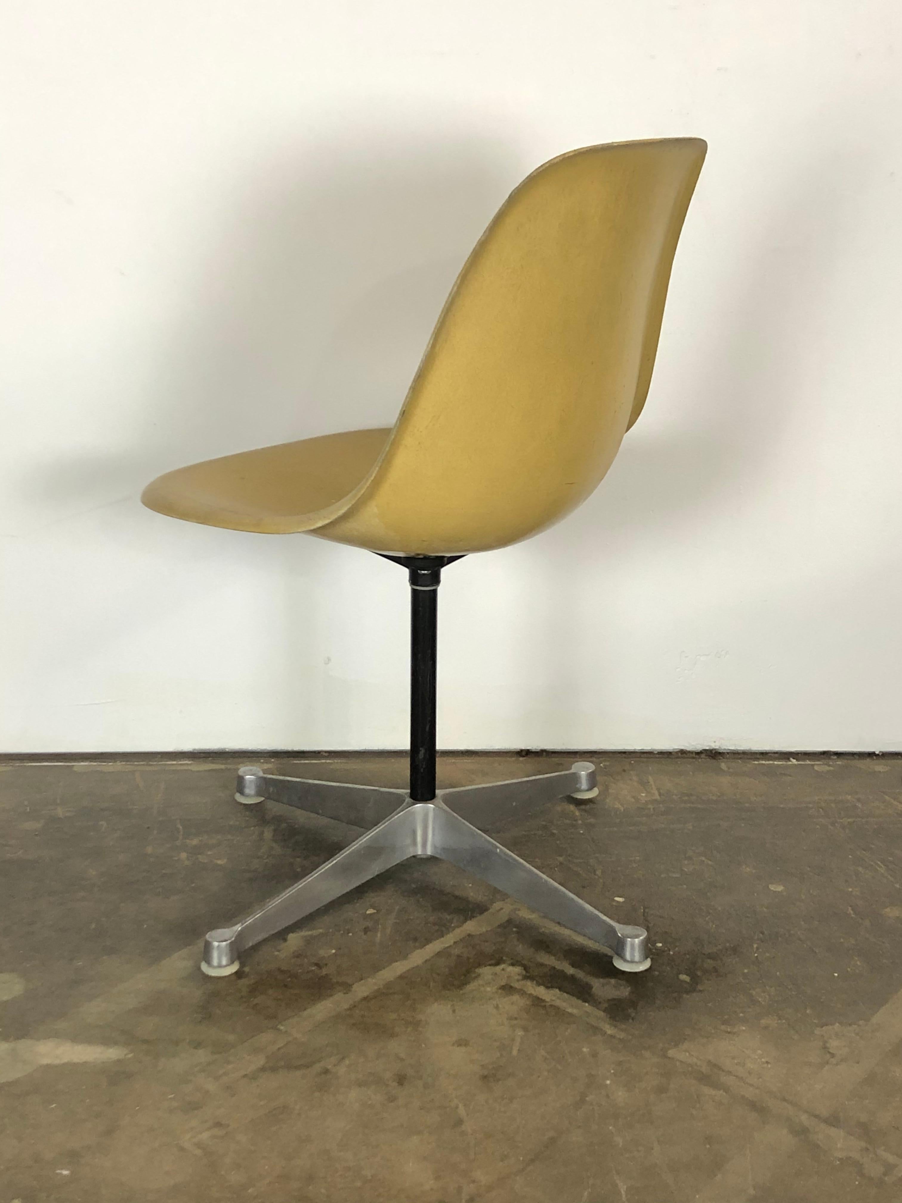 Aluminum Herman Miller Eames Swivel Desk Chair for Home Office