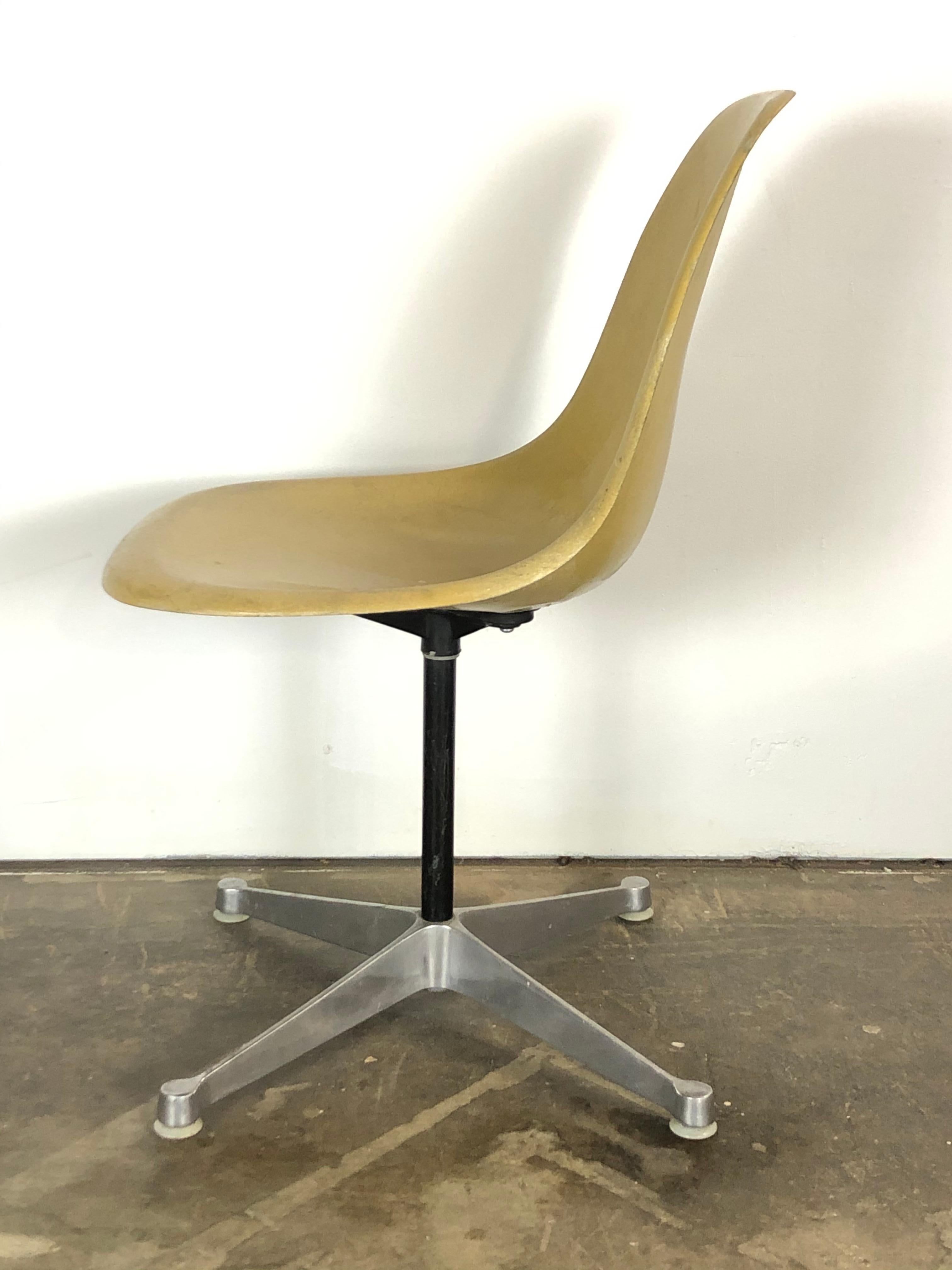Herman Miller Eames Swivel Desk Chair for Home Office 1