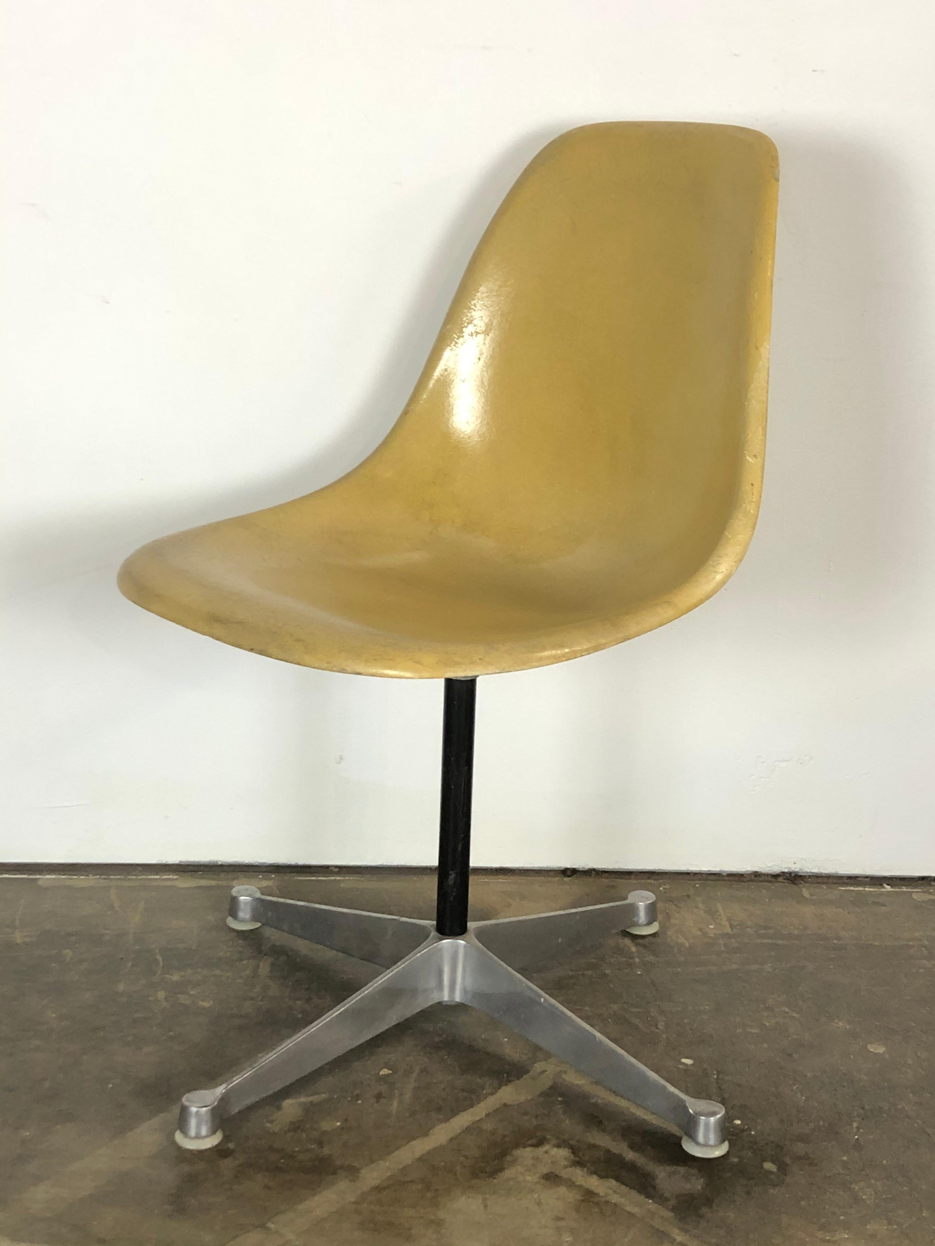Herman Miller Eames Swivel Desk Chair for Home Office 2