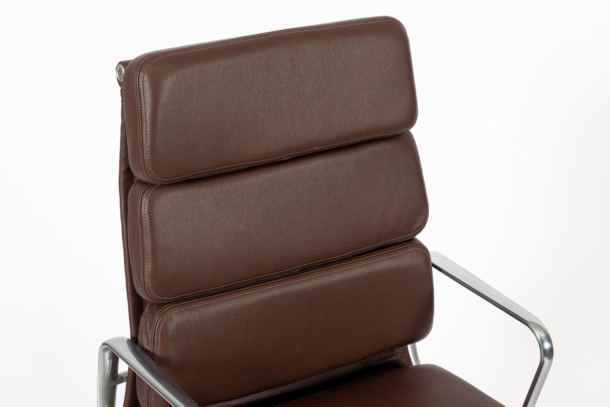Herman Miller Eames Tall Brown Leather Desk Chair Soft Pad (chaise de bureau en cuir marron) en vente 5