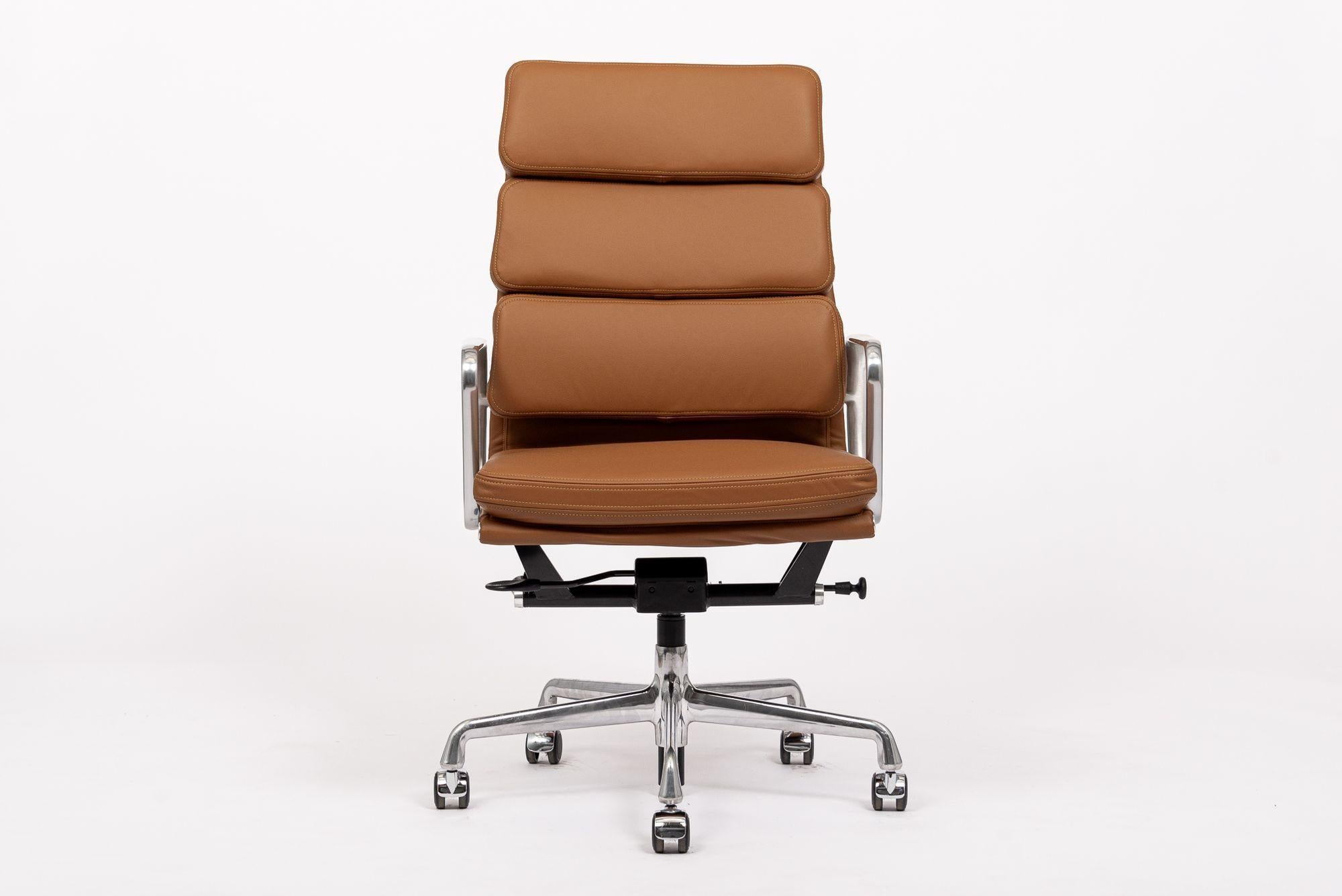 This authentic Eames for Herman Miller Soft Pad Executive Height office chair from the Aluminum Group Collection was manufactured in the 2015. This executive height chair features a taller backrest, brown leather upholstery, polished aluminum